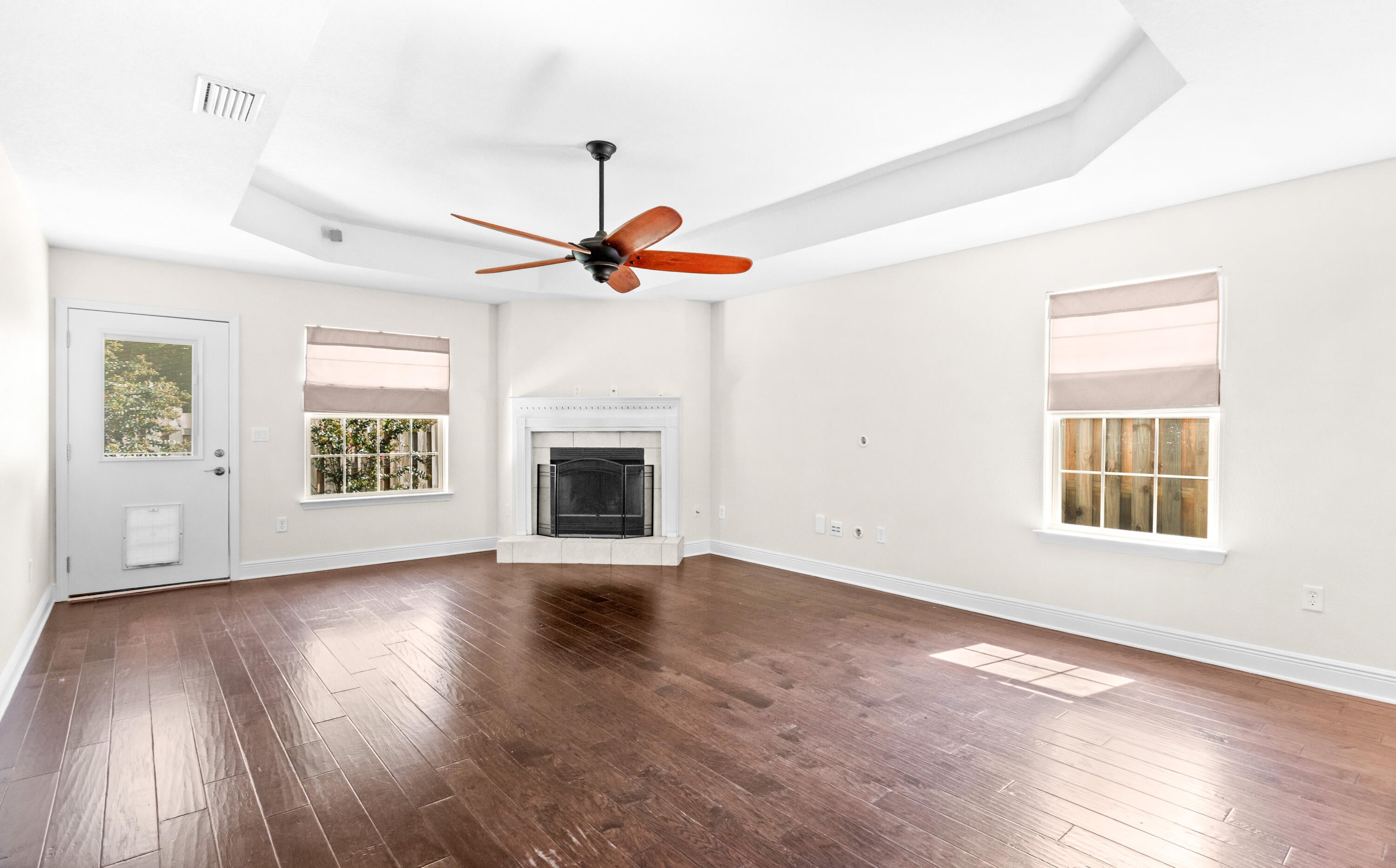EAGLE BAY - Residential Lease