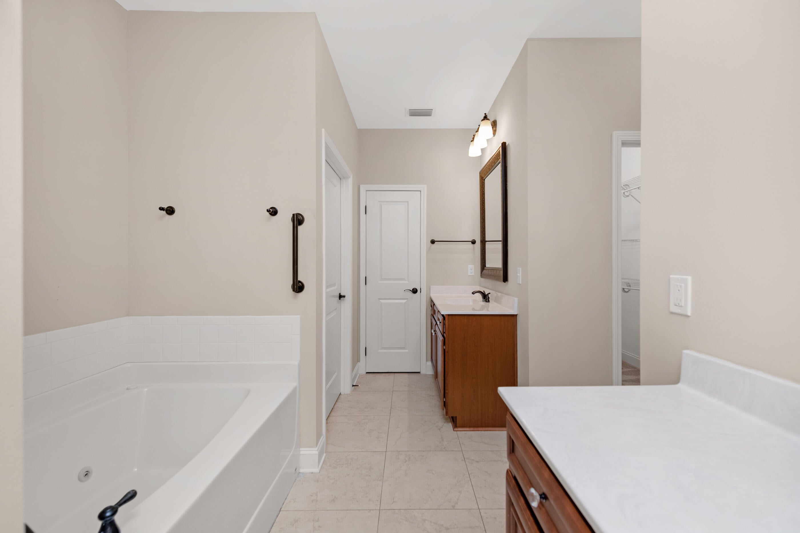 COLONIAL ESTATES - Residential