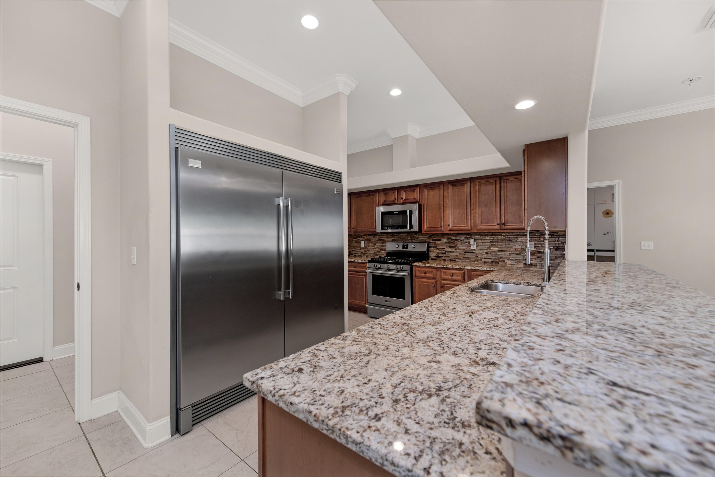 COLONIAL ESTATES - Residential