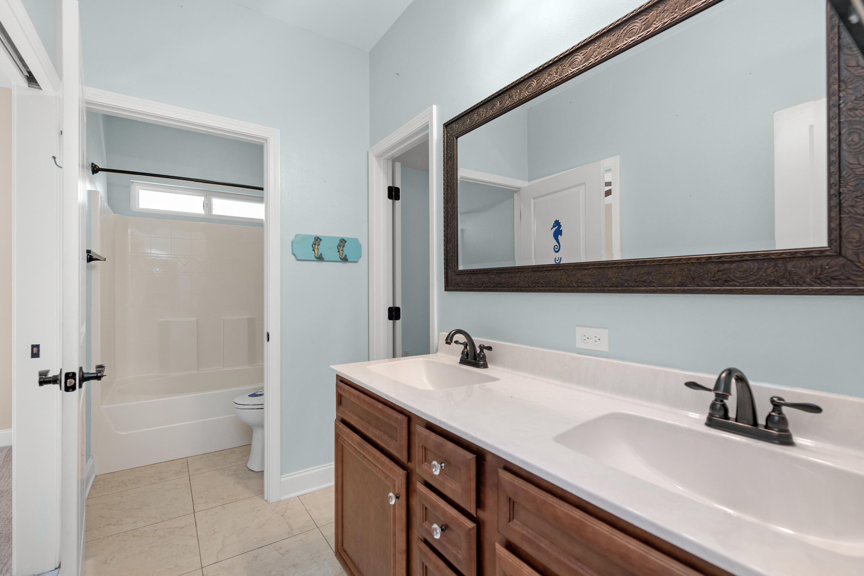 COLONIAL ESTATES - Residential