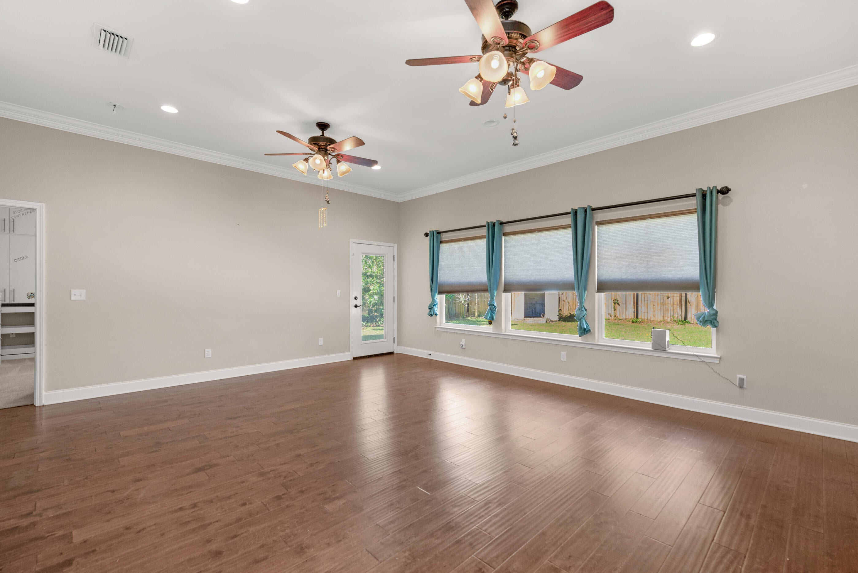 COLONIAL ESTATES - Residential