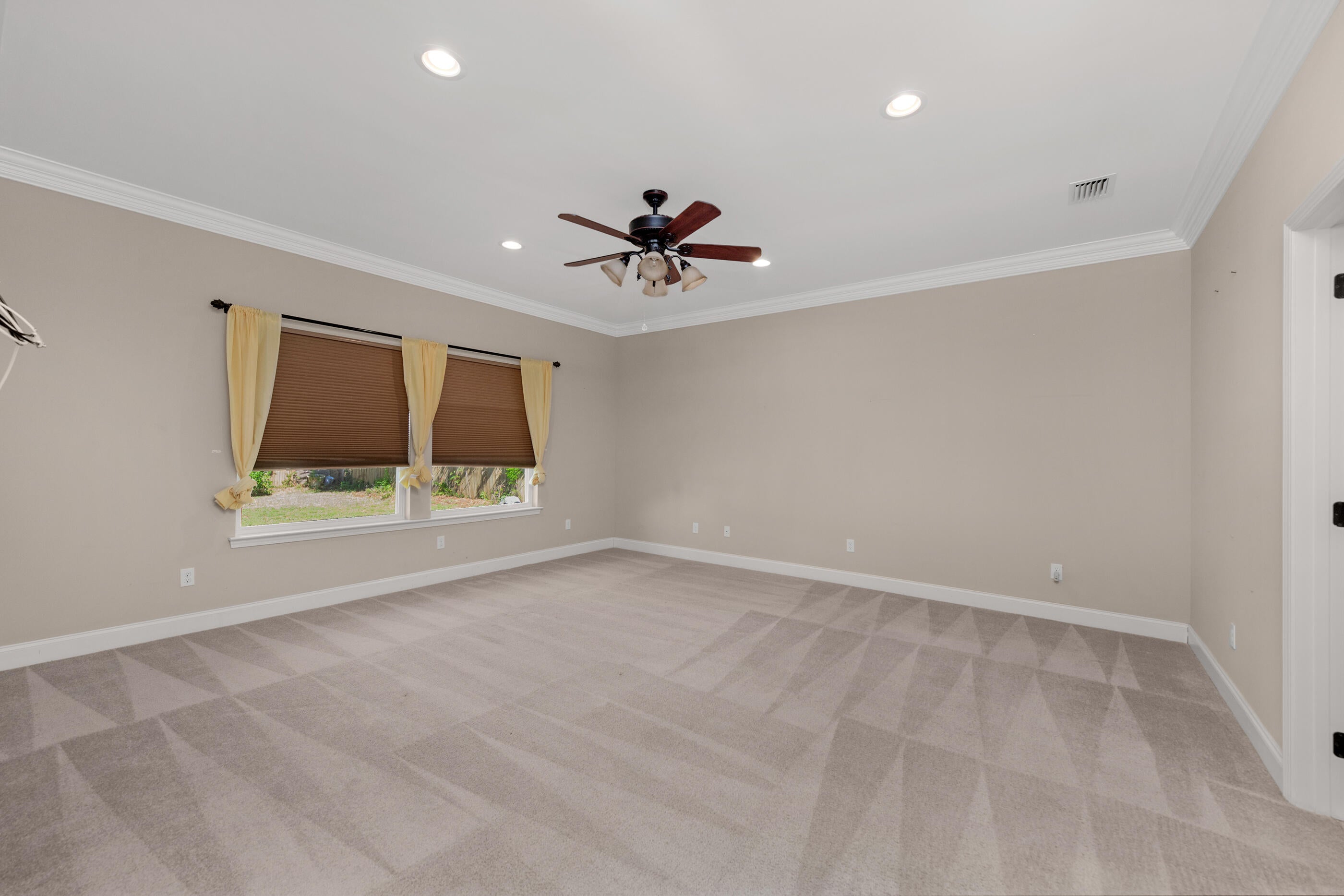 COLONIAL ESTATES - Residential