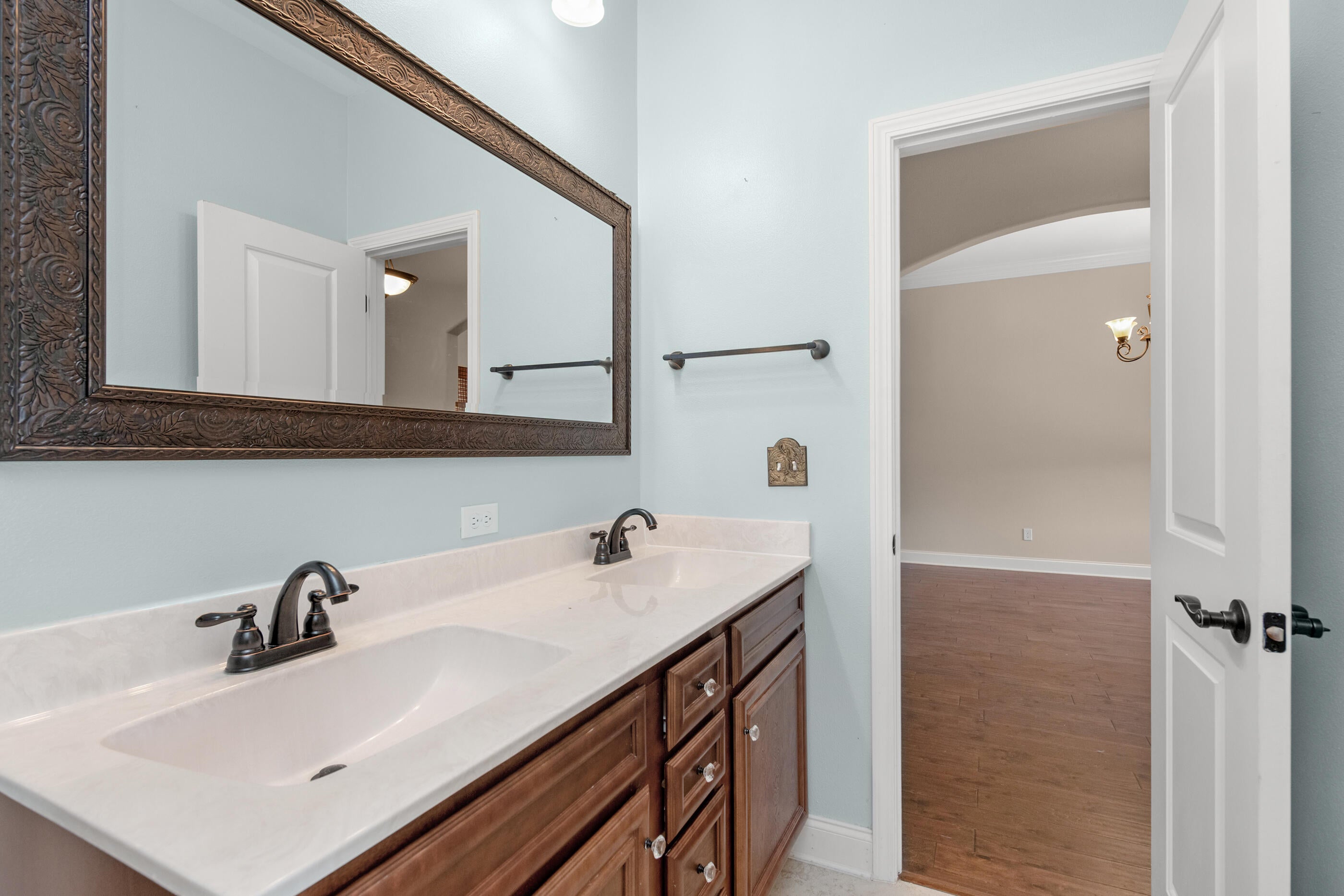 COLONIAL ESTATES - Residential
