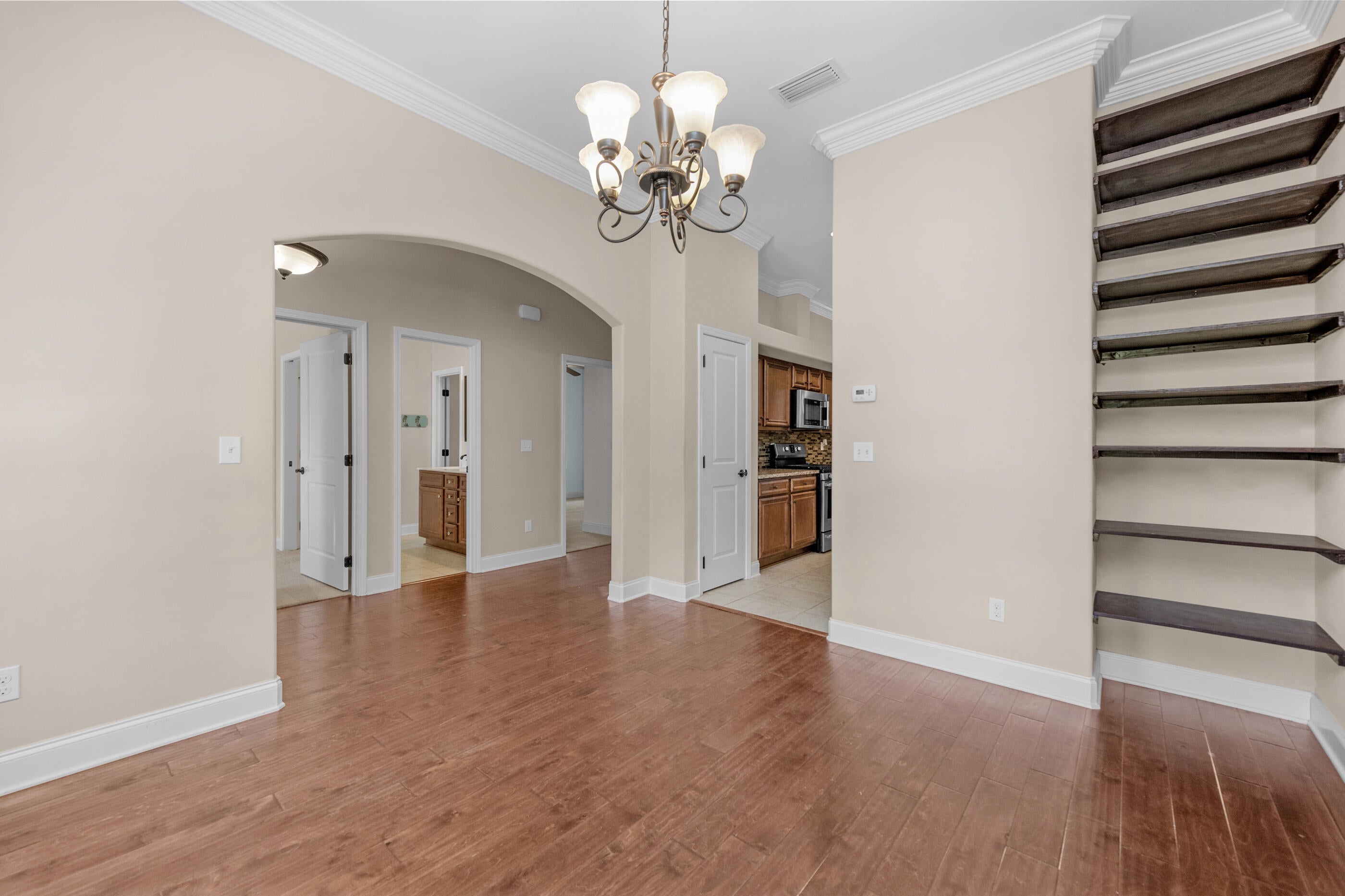 COLONIAL ESTATES - Residential