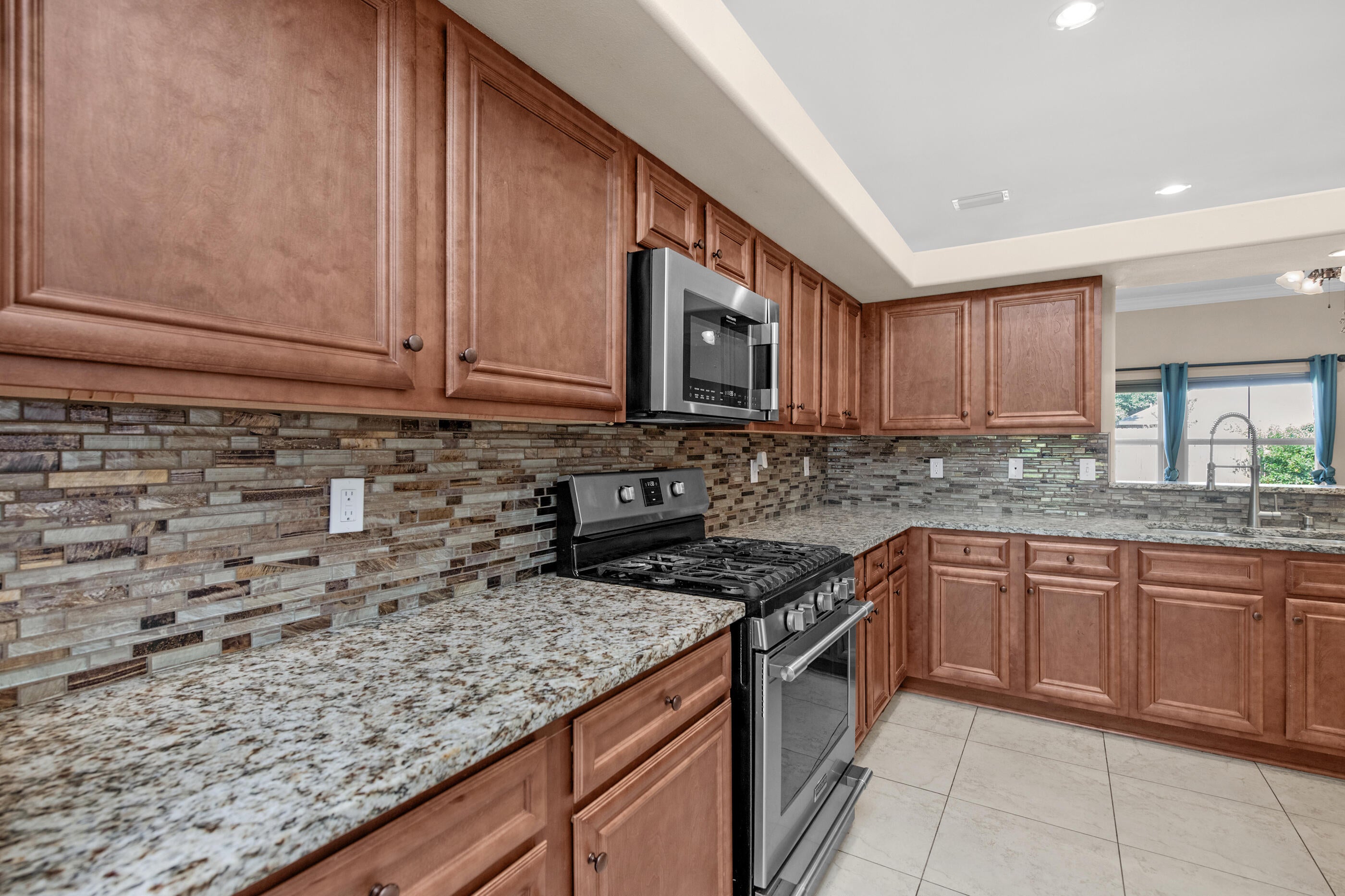 COLONIAL ESTATES - Residential