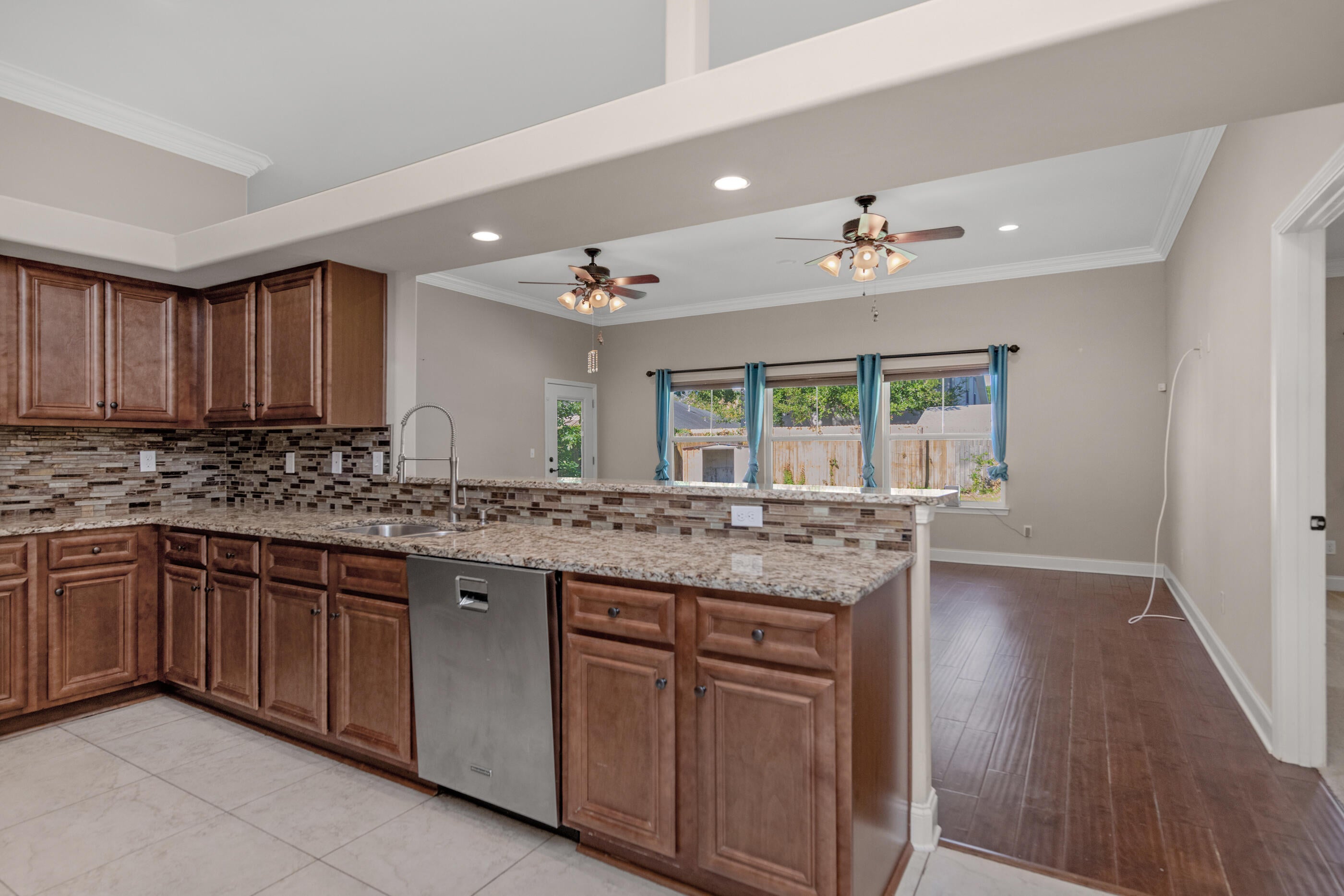 COLONIAL ESTATES - Residential