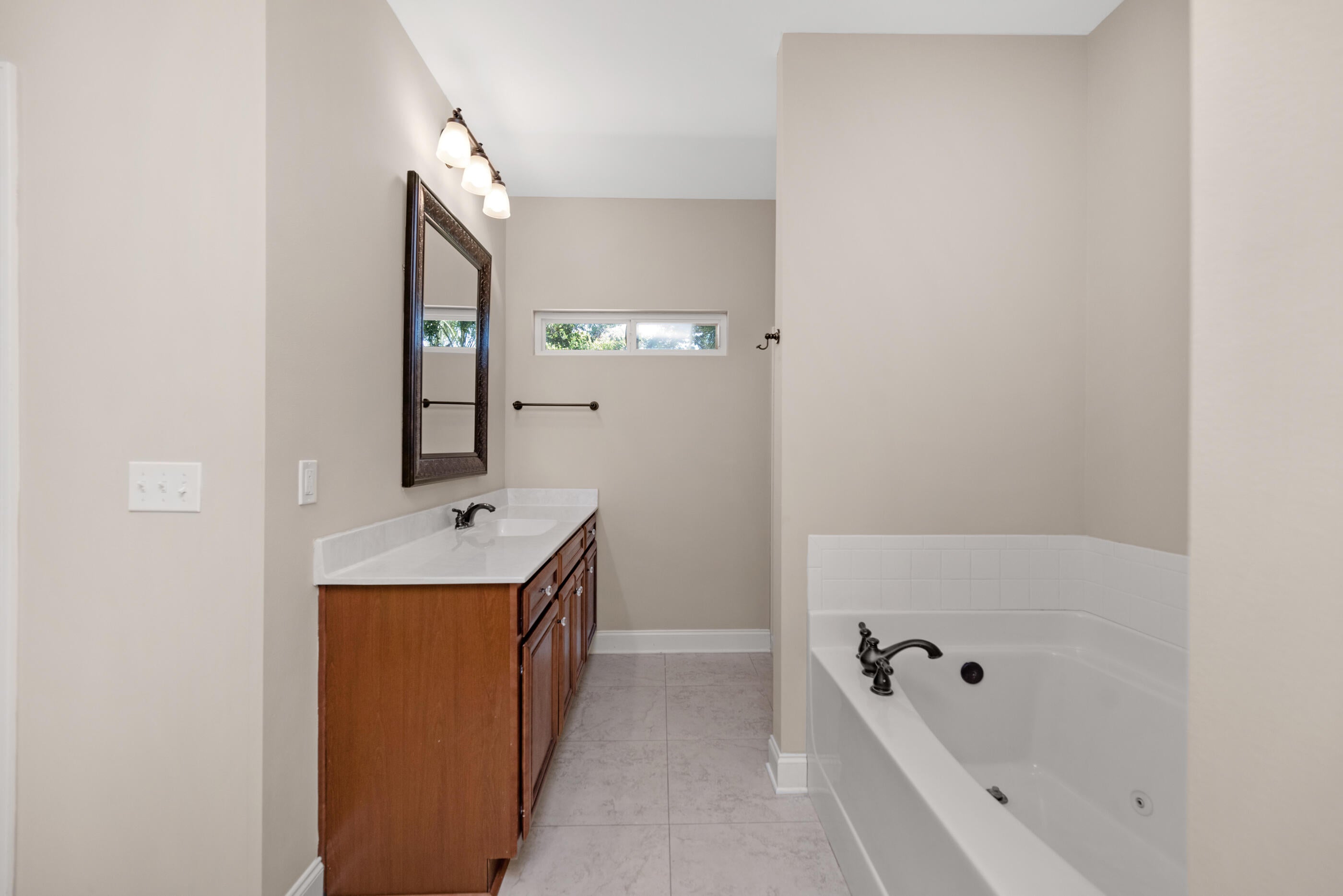 COLONIAL ESTATES - Residential