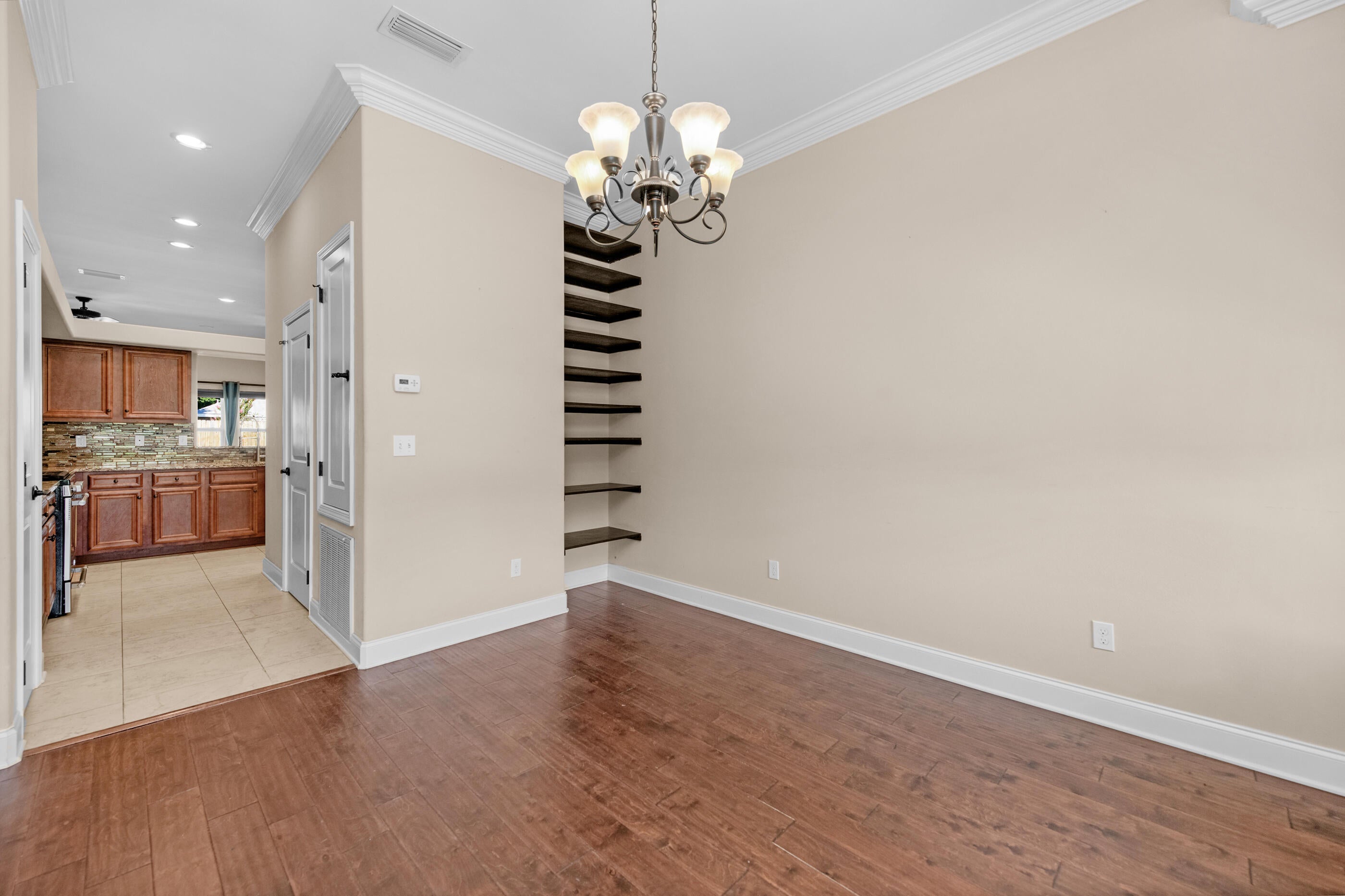 COLONIAL ESTATES - Residential