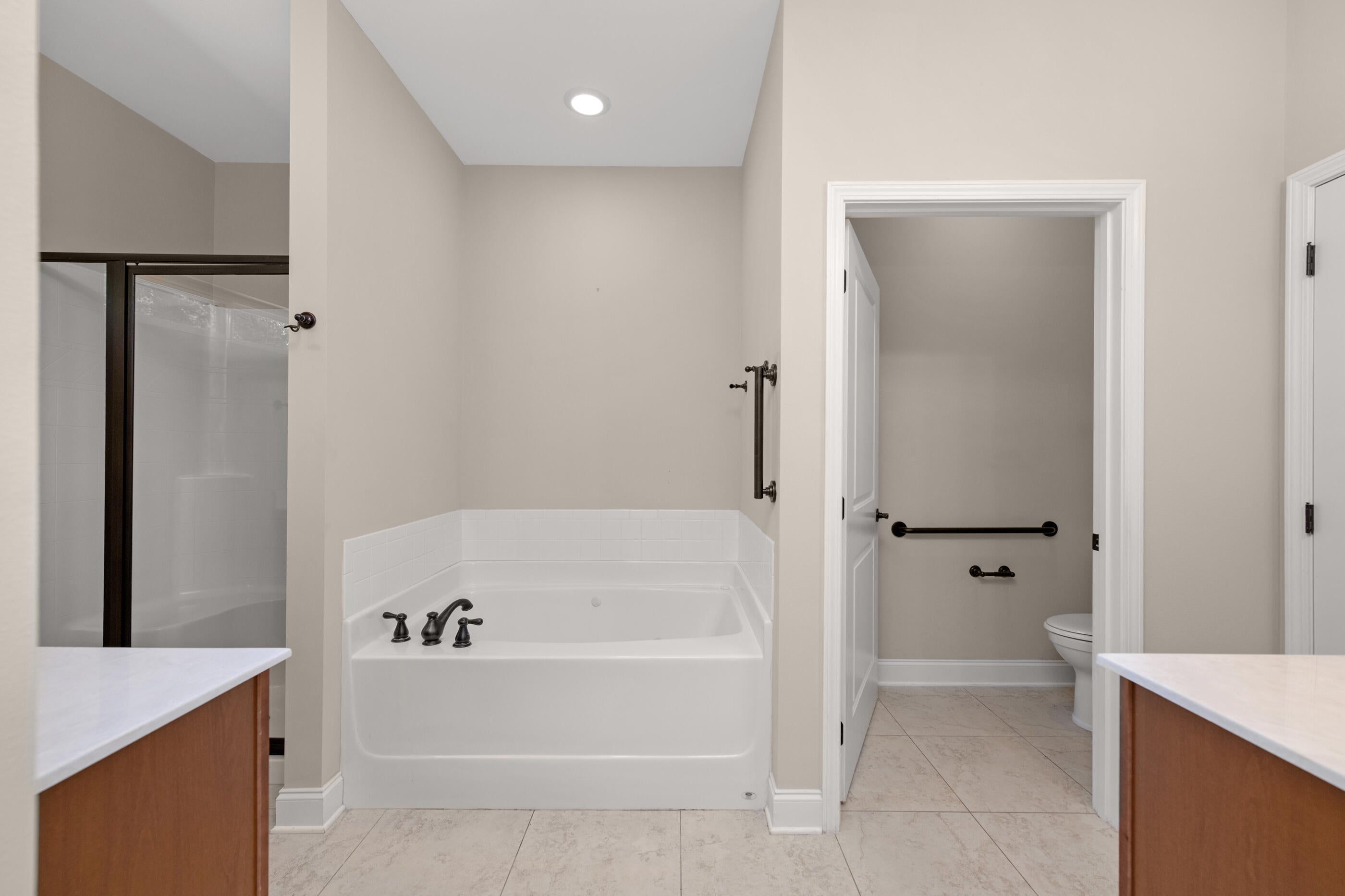 COLONIAL ESTATES - Residential