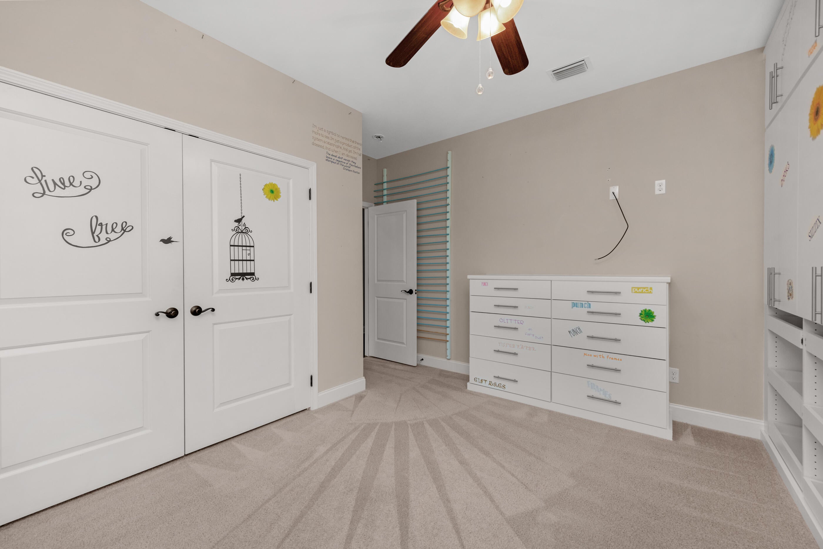 COLONIAL ESTATES - Residential