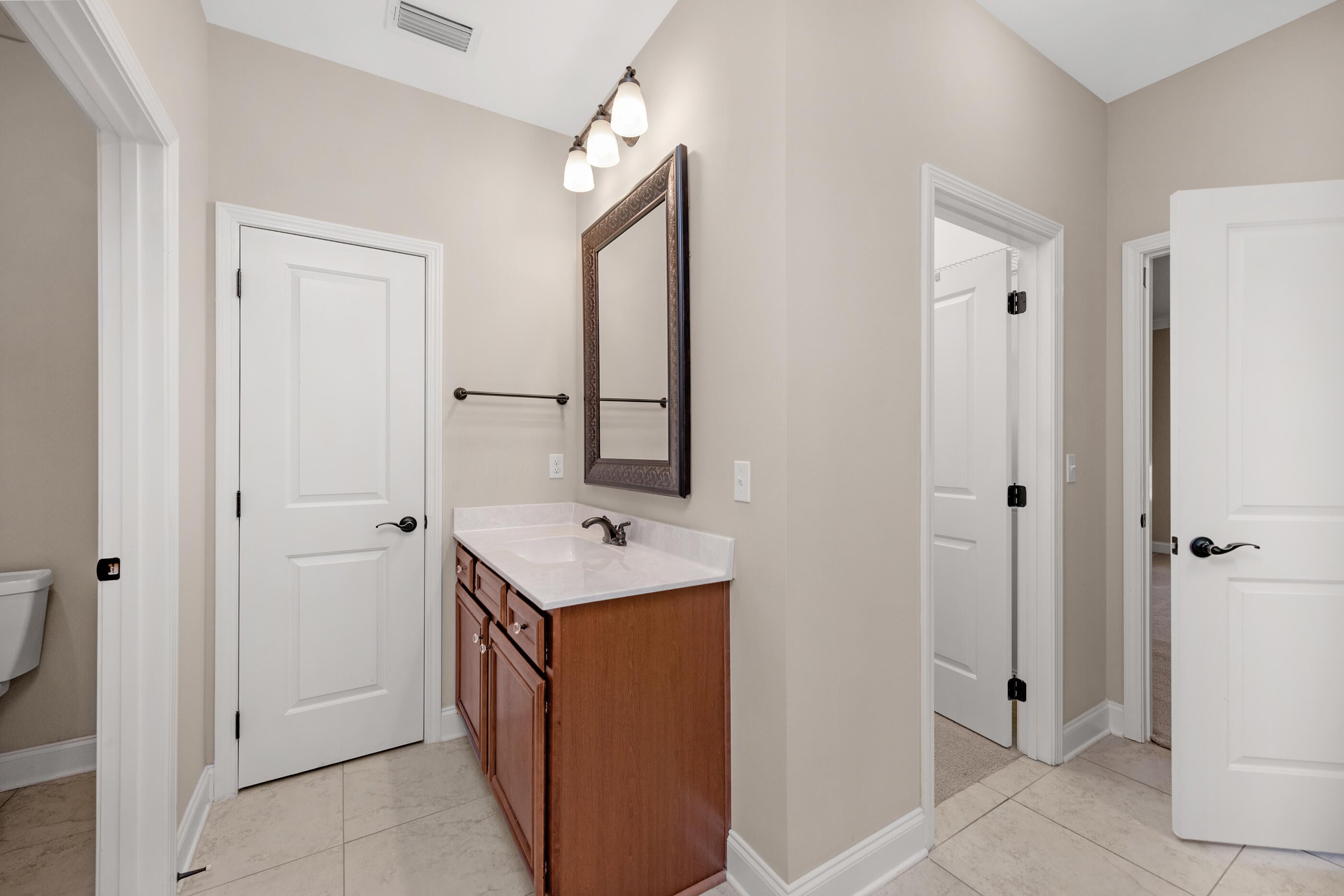 COLONIAL ESTATES - Residential
