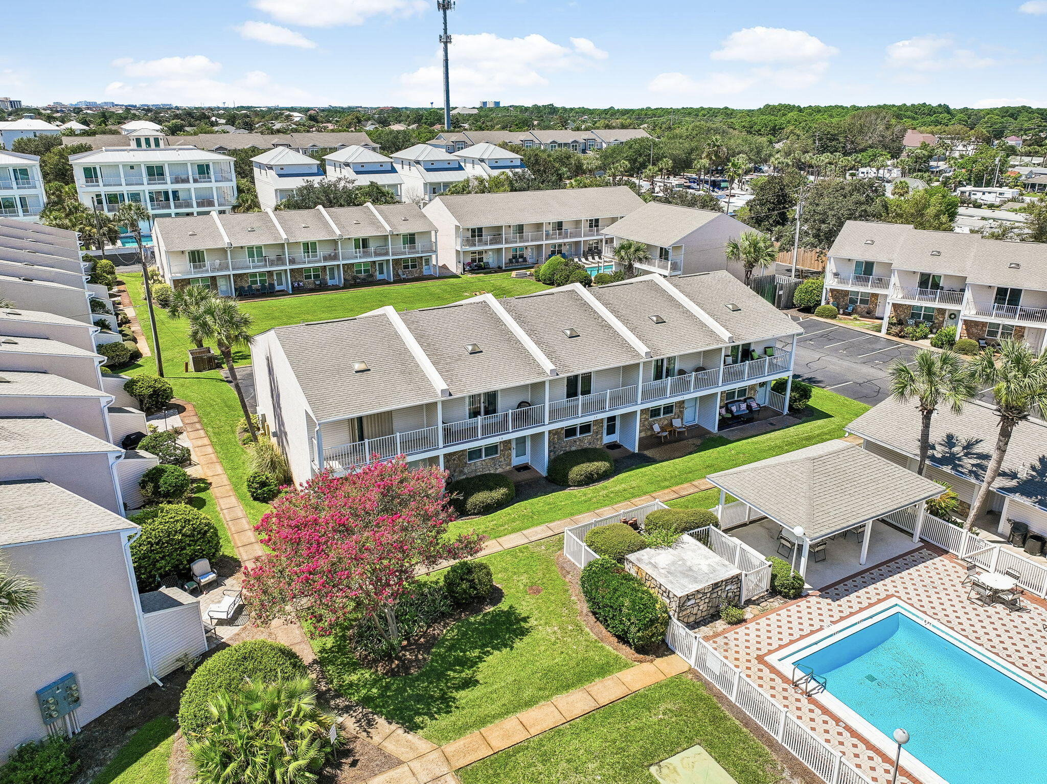 WOODLAND SHORES T/H PH 2 - Residential