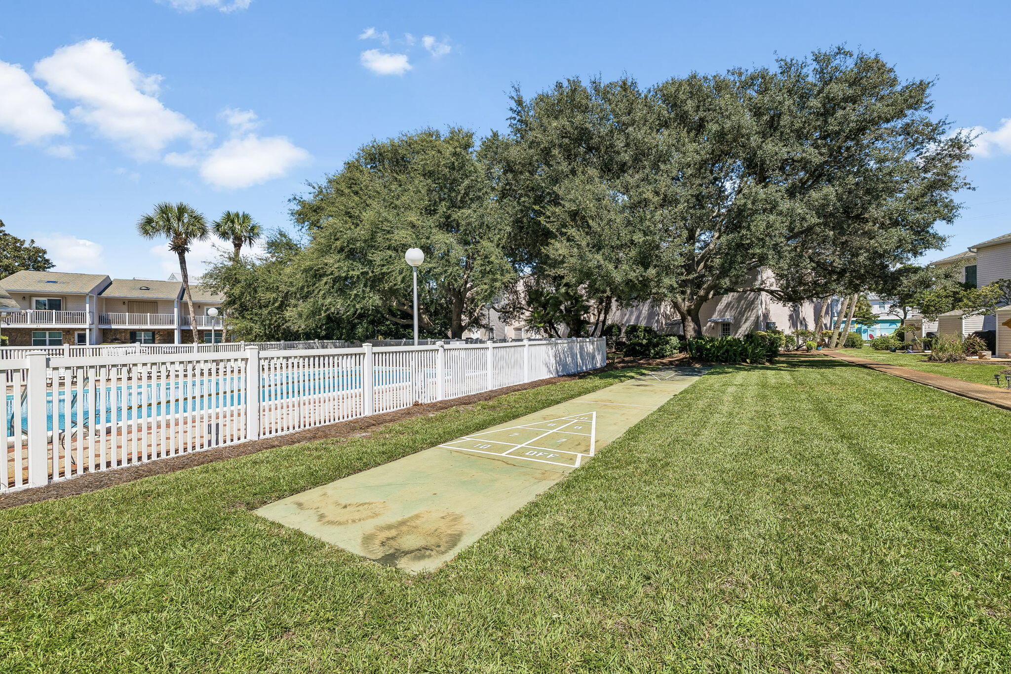 WOODLAND SHORES T/H PH 2 - Residential