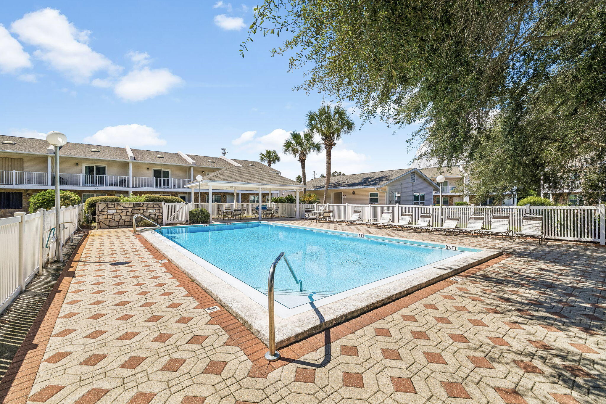 WOODLAND SHORES T/H PH 2 - Residential