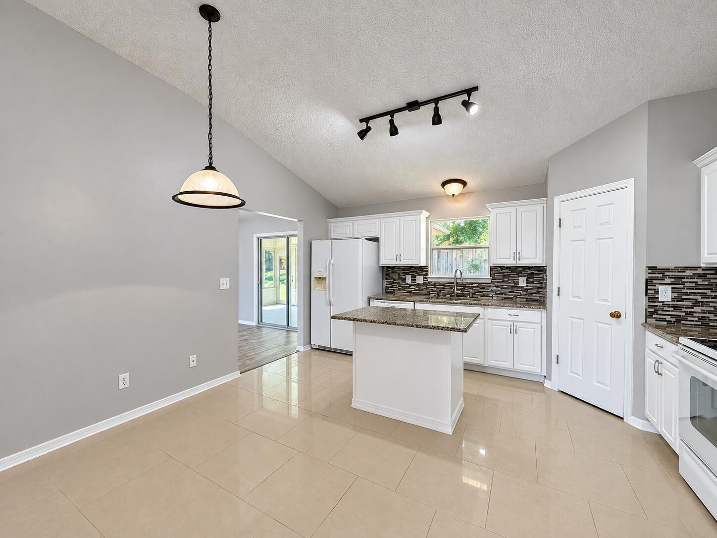 COUNTRYVIEW ESTATES 10TH ADDN - Residential