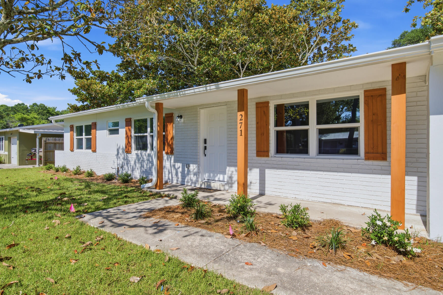 OAK TREE PARK - Residential