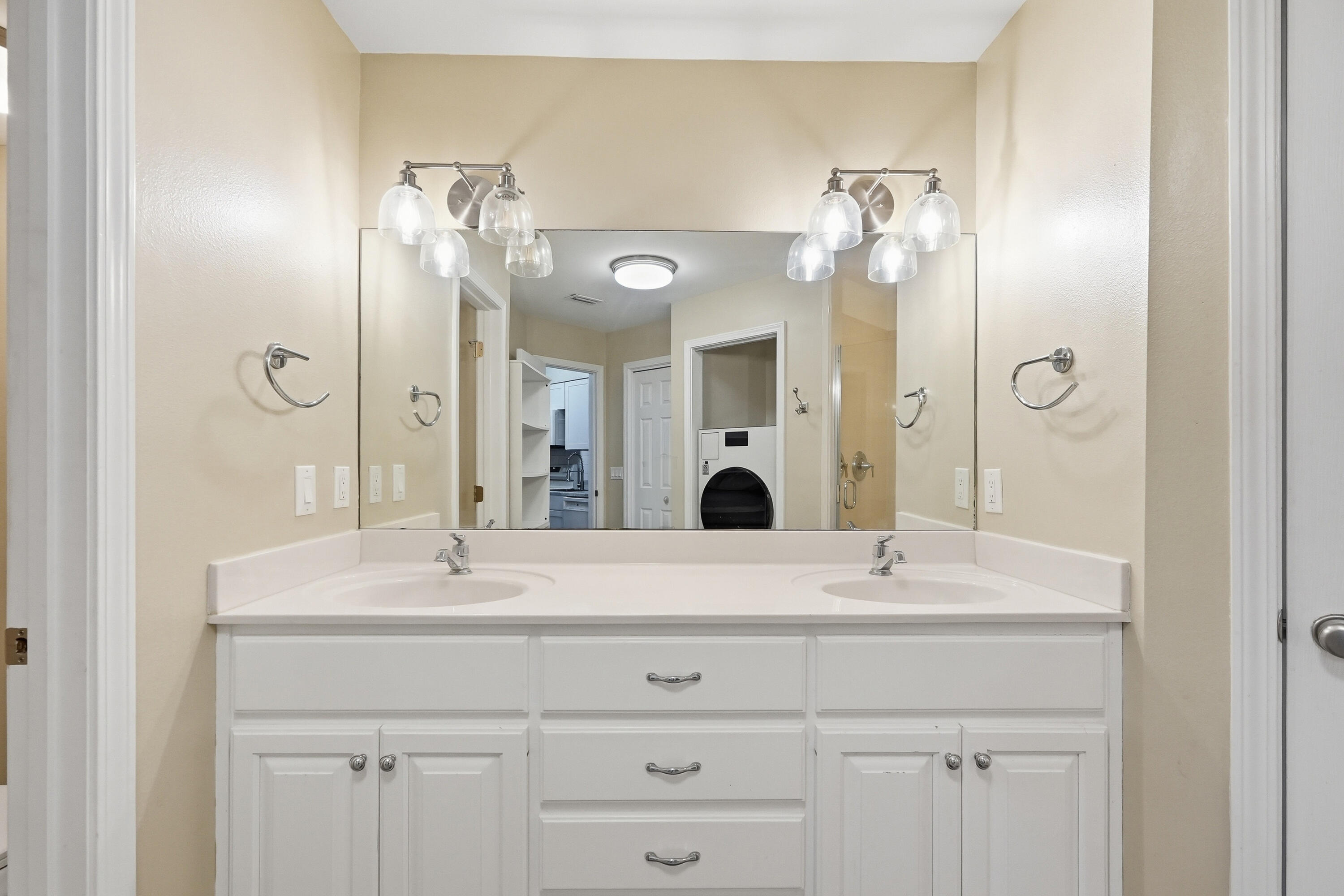 BAY VILLAS - Residential Lease