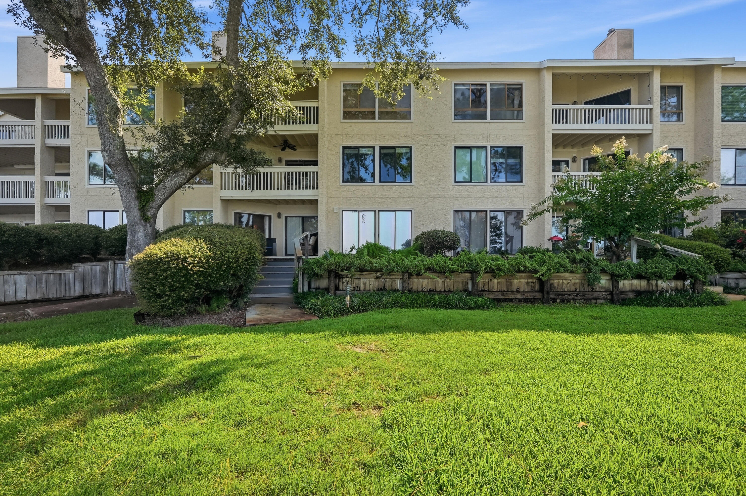 BAY VILLAS - Residential Lease