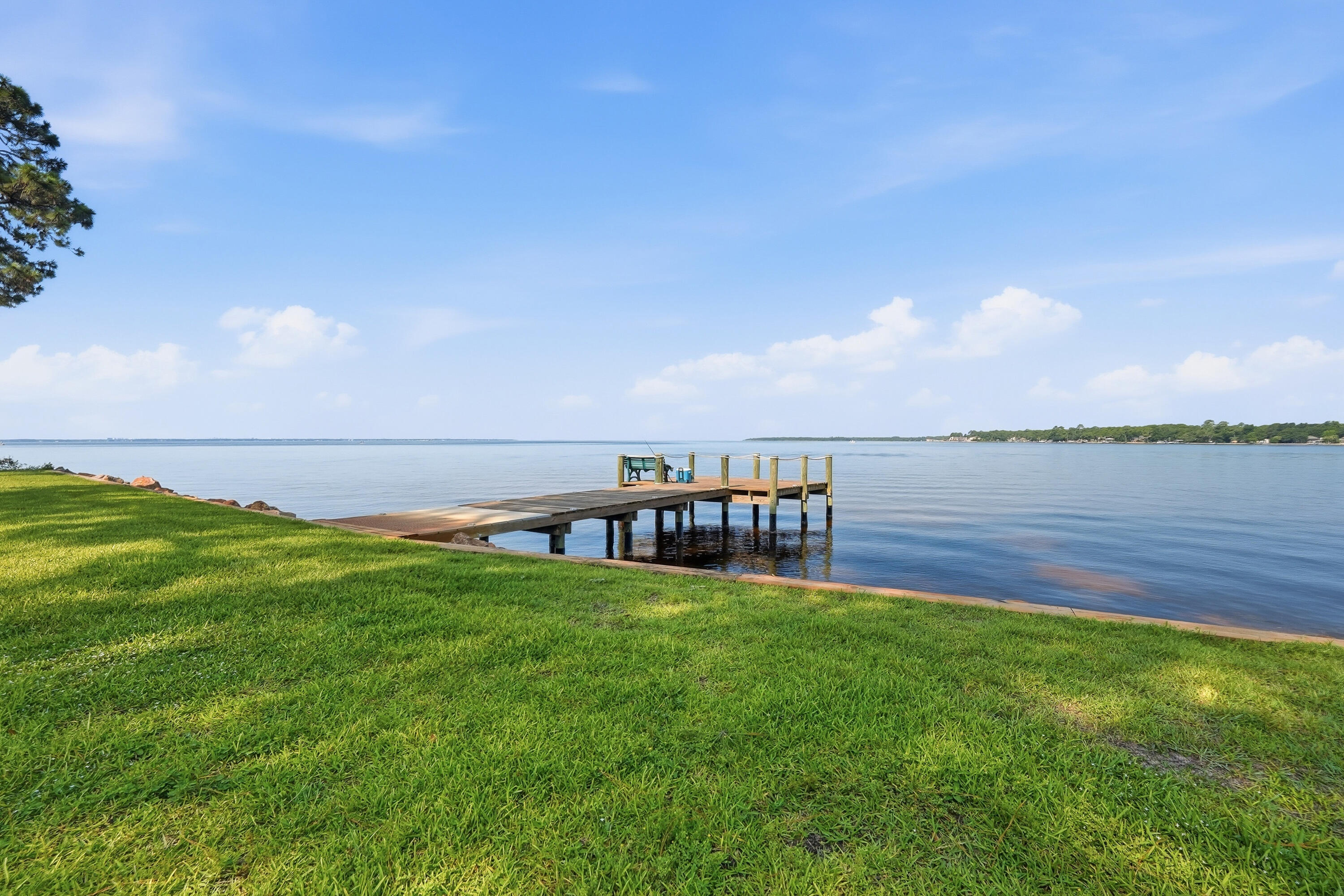 BAY VILLAS - Residential Lease