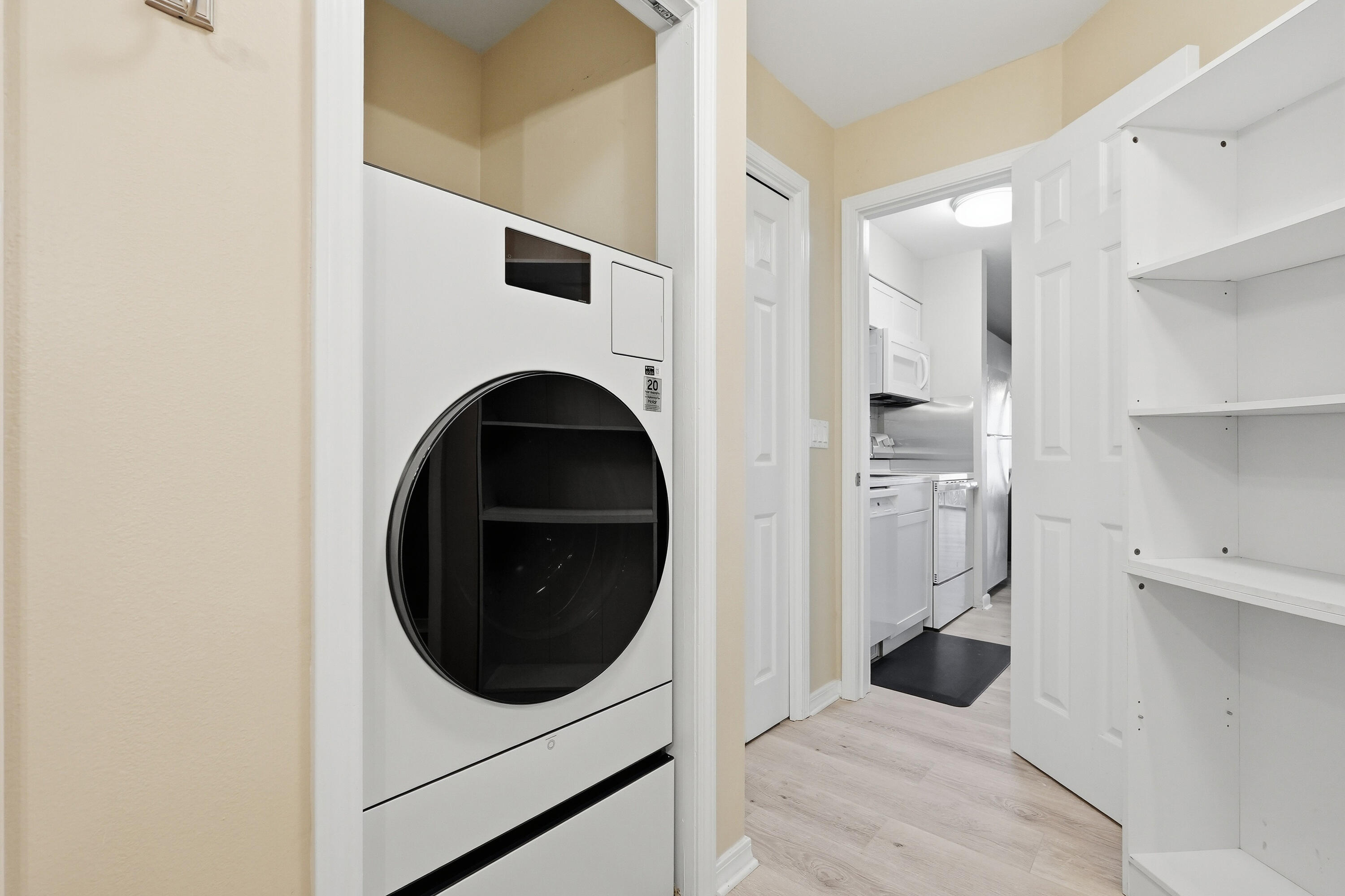 BAY VILLAS - Residential Lease