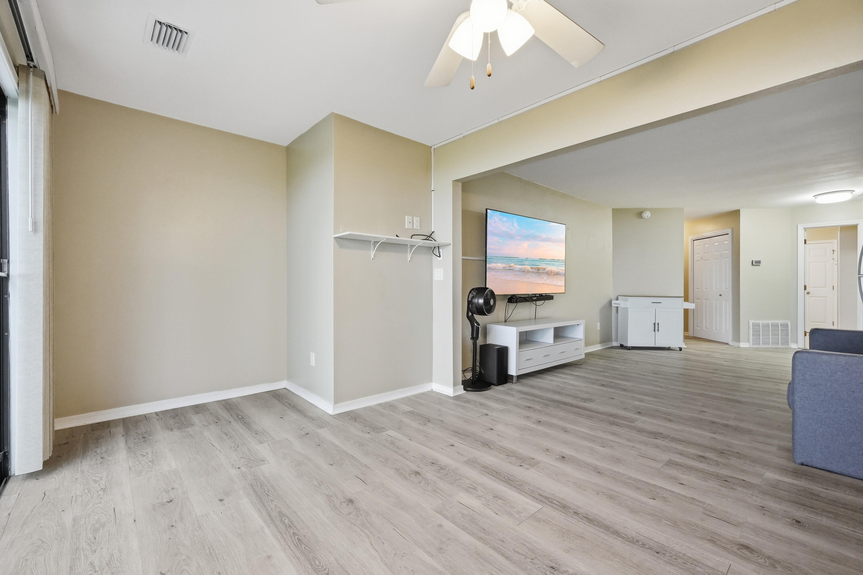 BAY VILLAS - Residential Lease