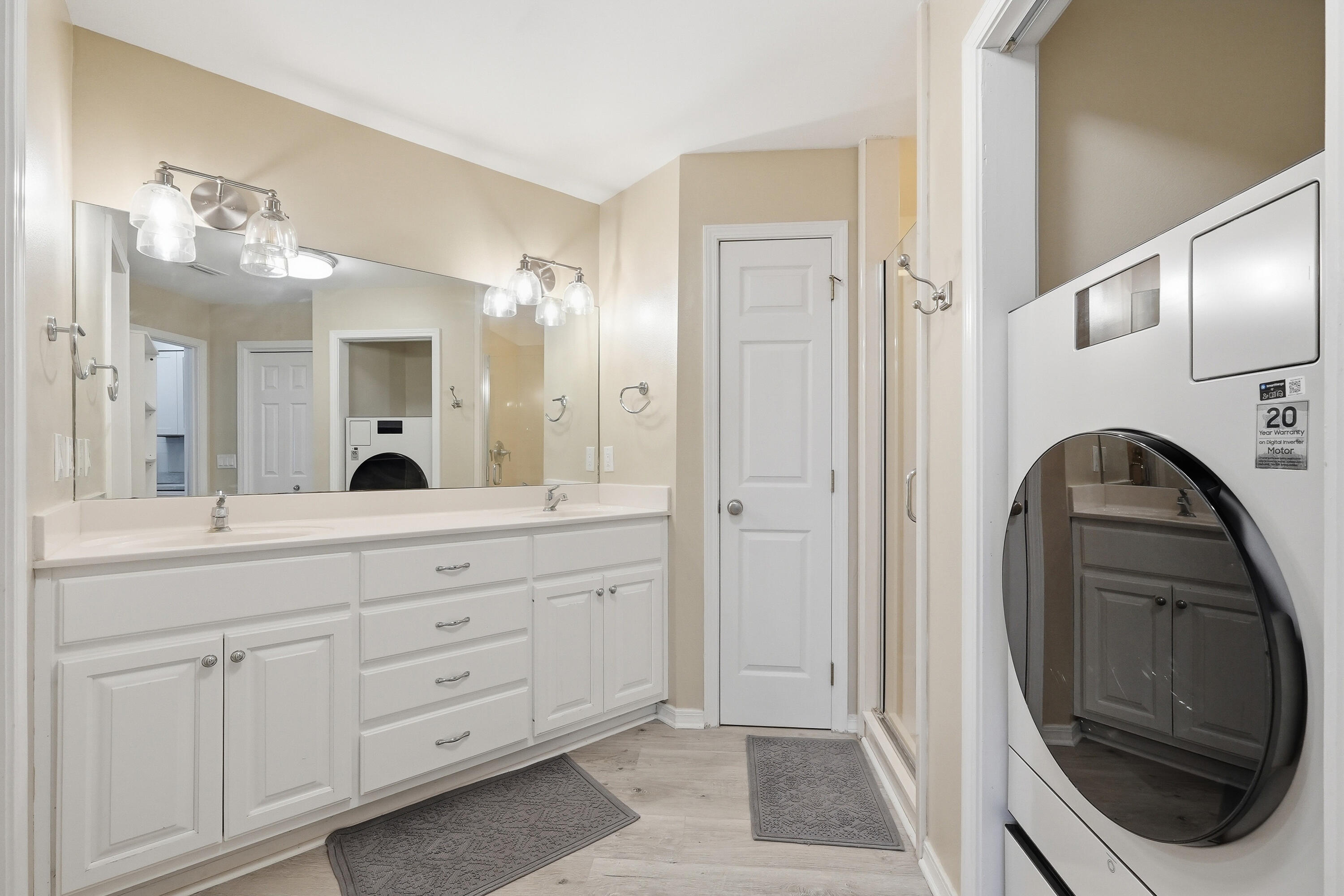 BAY VILLAS - Residential Lease