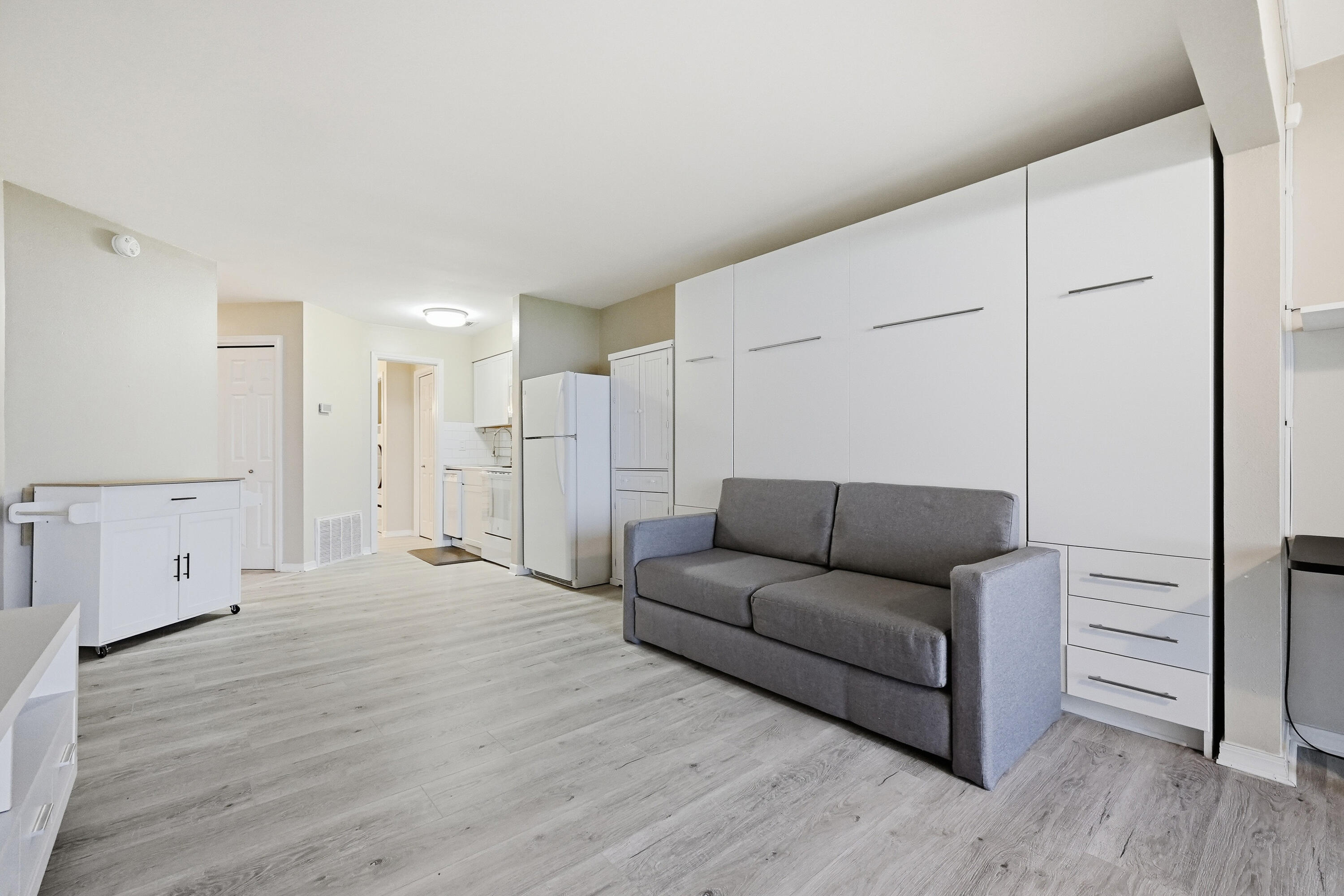 BAY VILLAS - Residential Lease