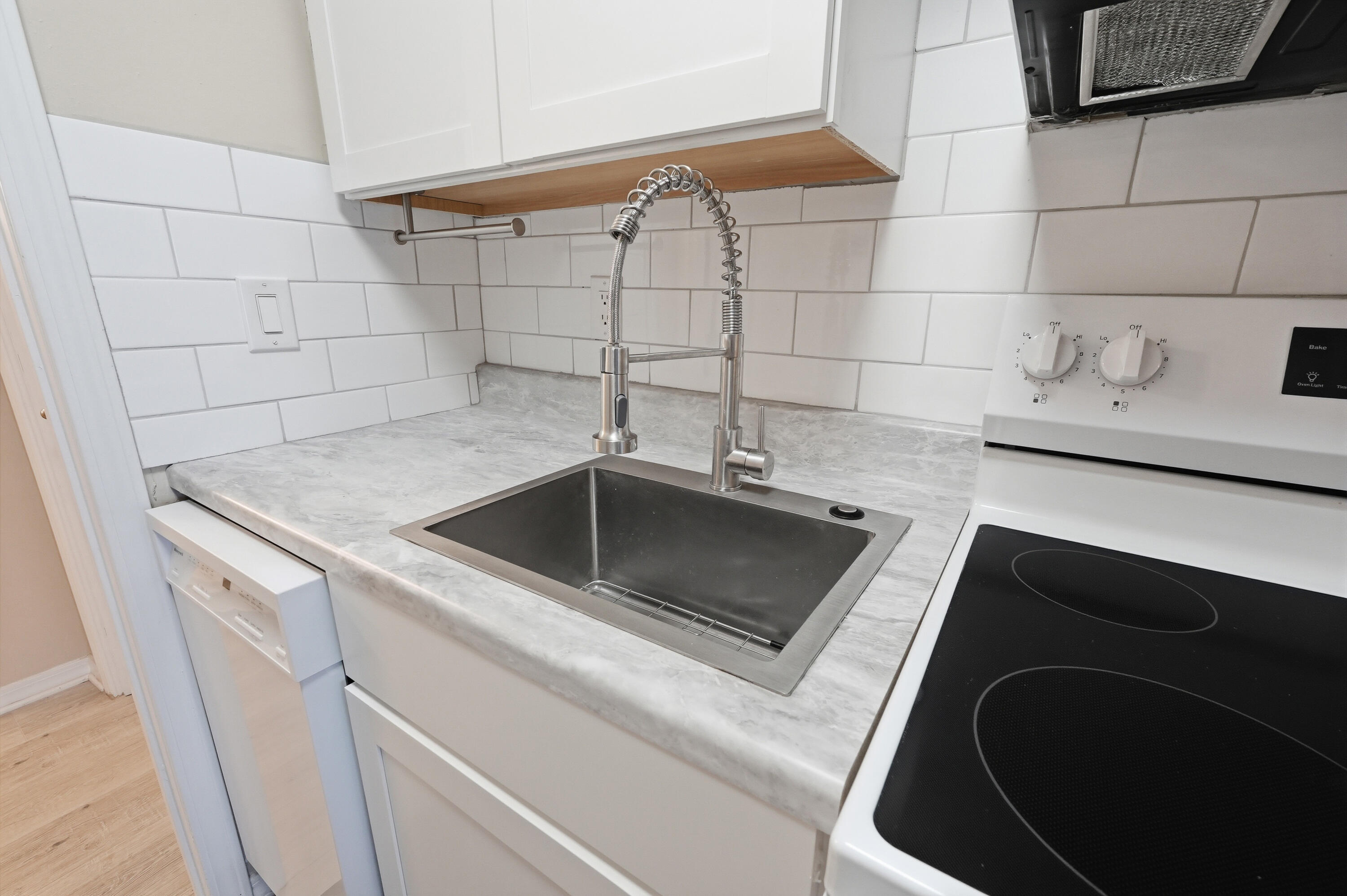 BAY VILLAS - Residential Lease