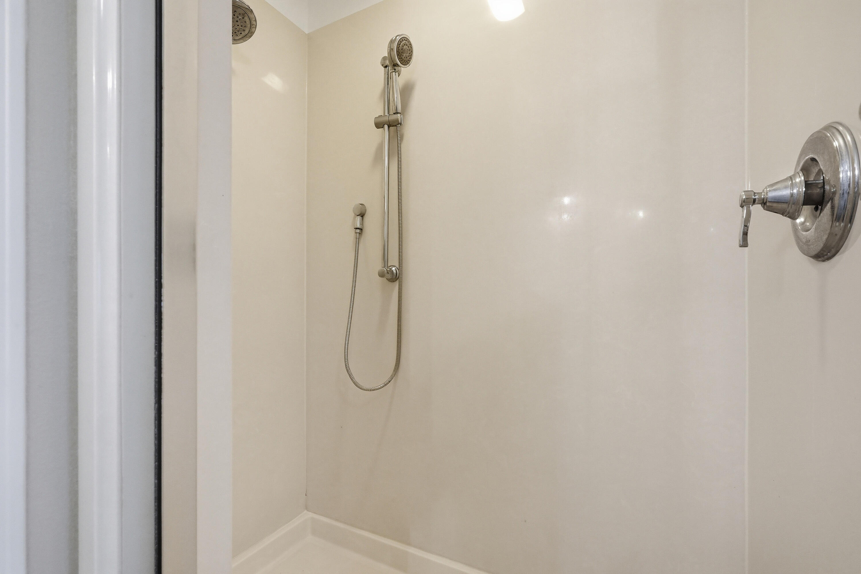 BAY VILLAS - Residential Lease