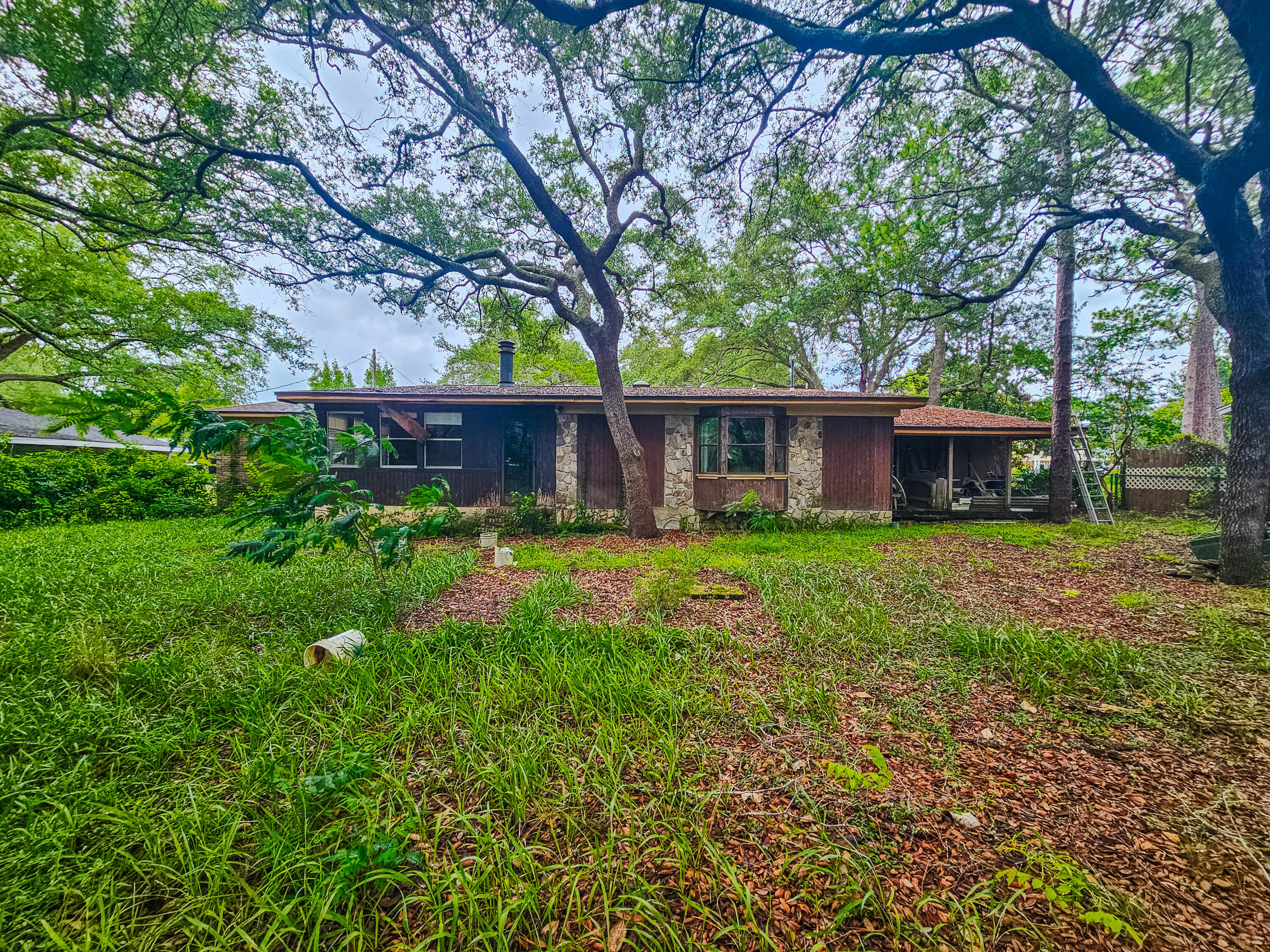 BAYOU POQUITO - Residential