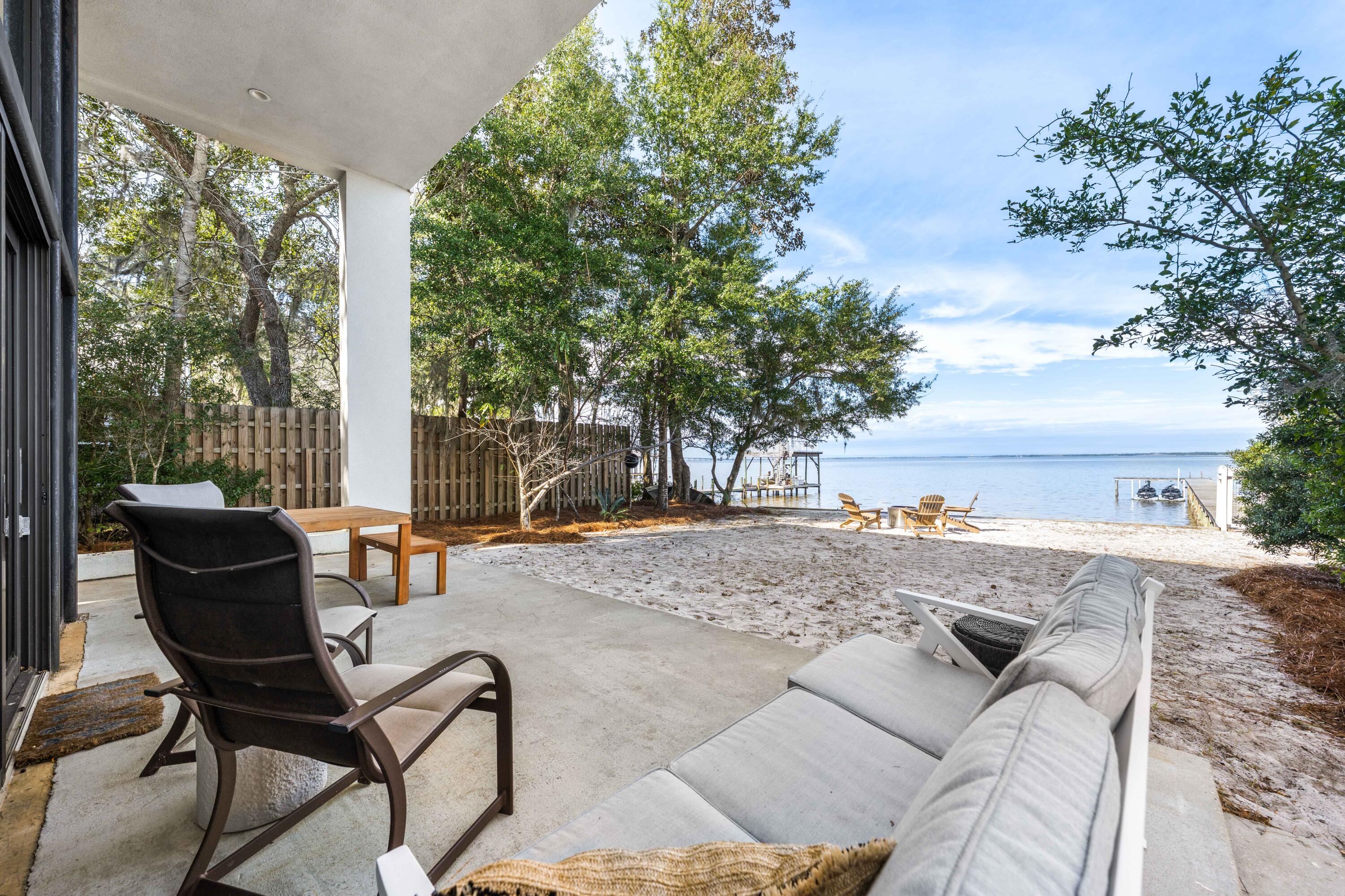MAGNOLIA BEACH - Residential