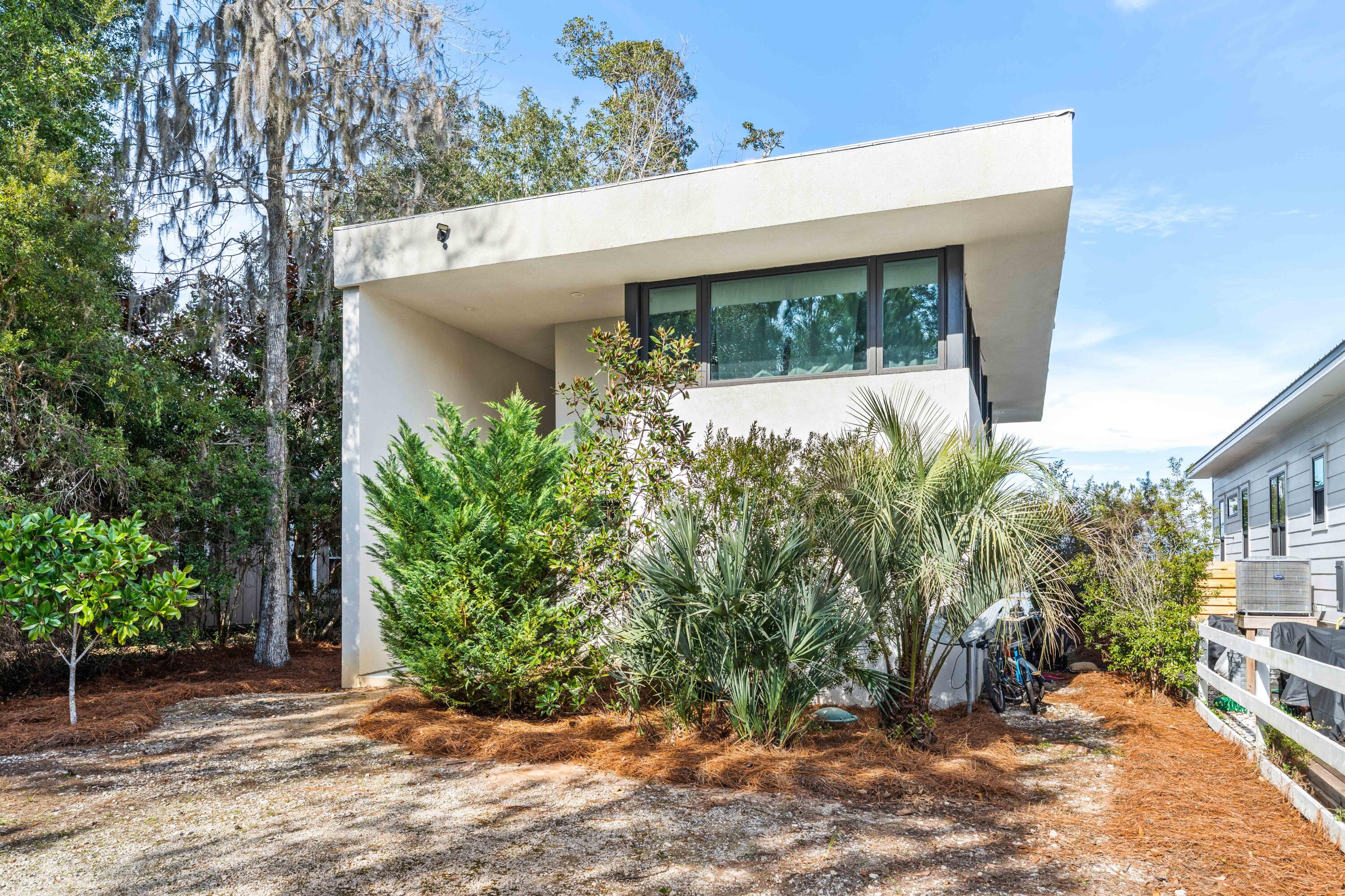 MAGNOLIA BEACH - Residential