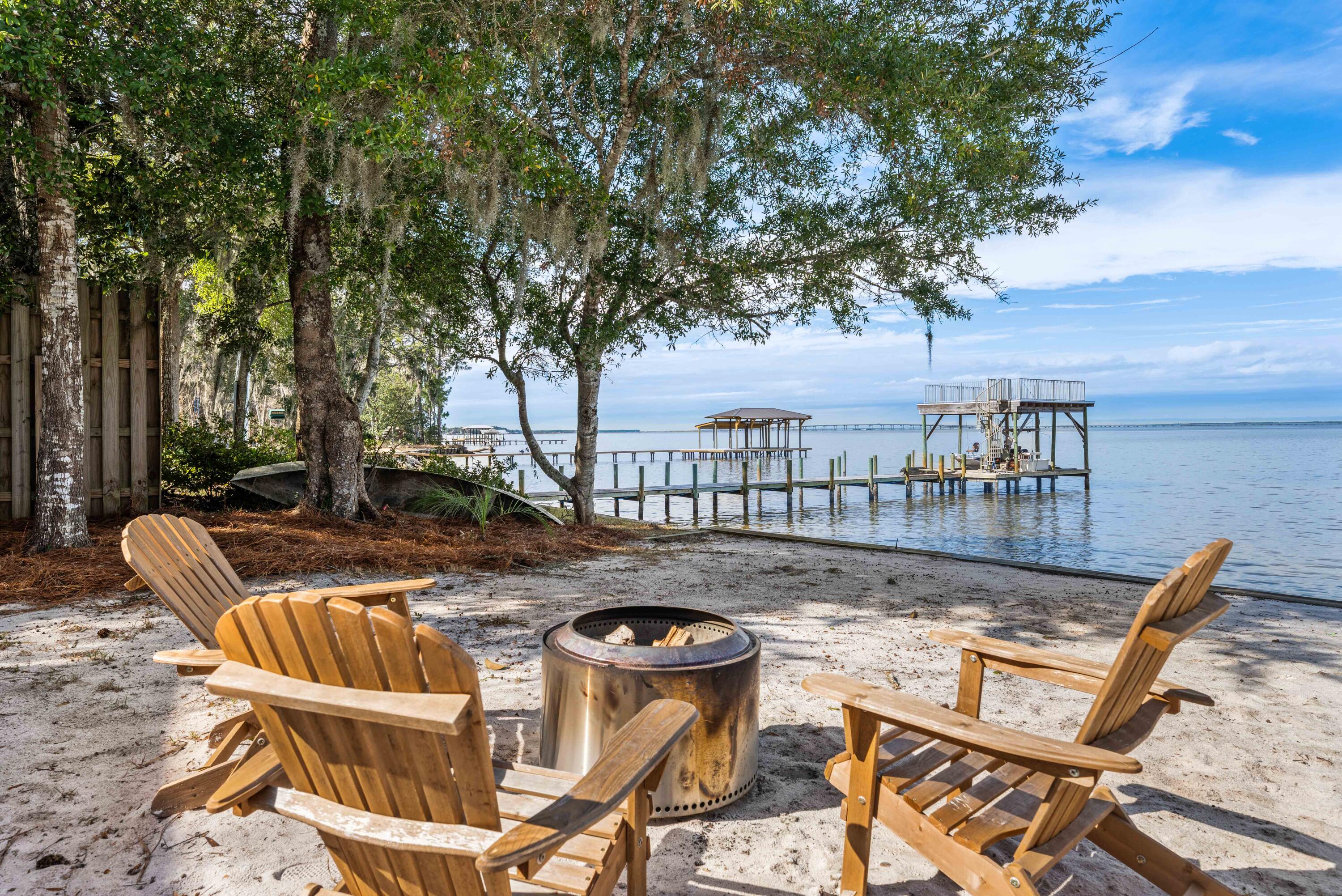 MAGNOLIA BEACH - Residential