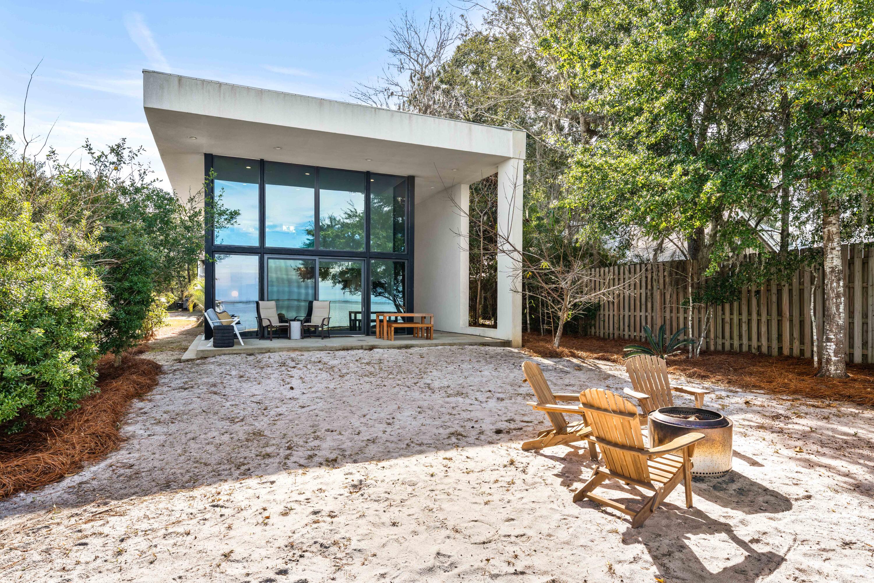 MAGNOLIA BEACH - Residential