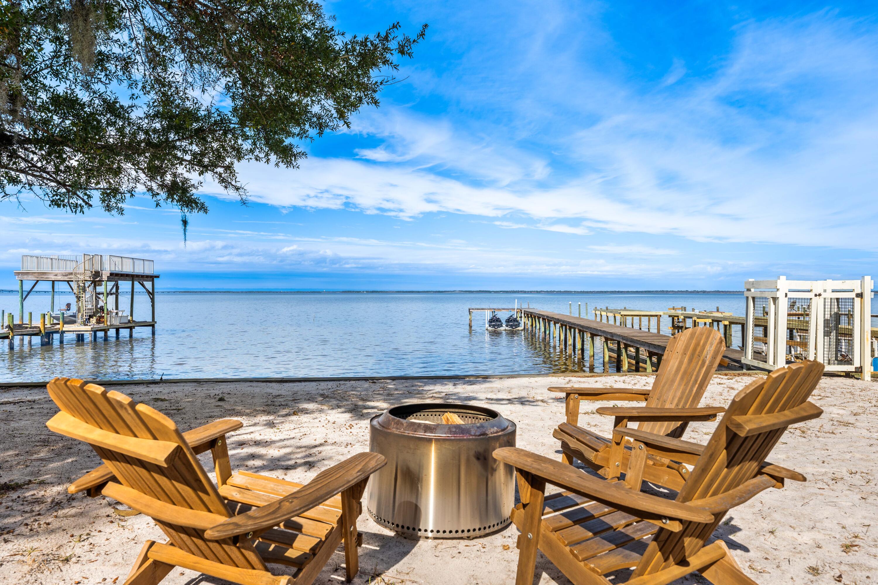 MAGNOLIA BEACH - Residential