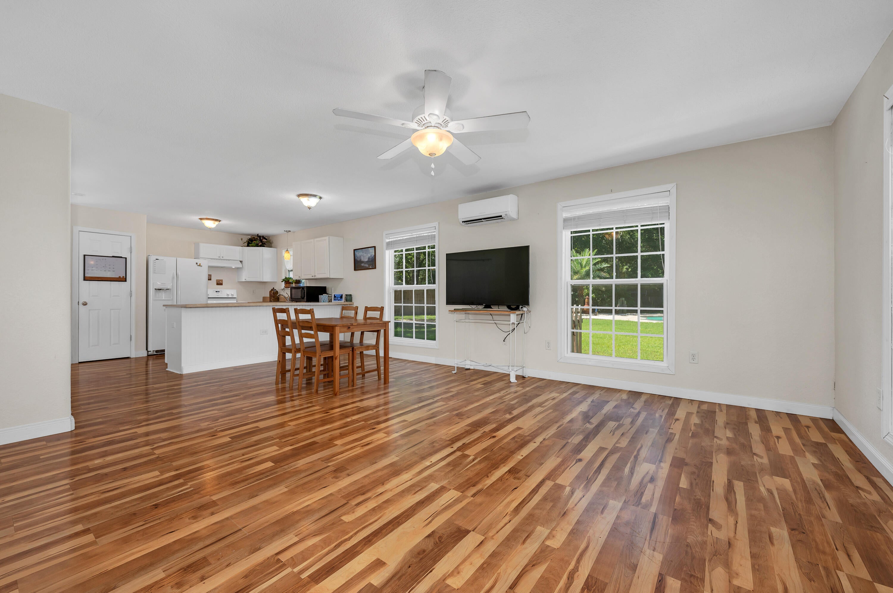 ROBLEDAL ESTATES - Residential