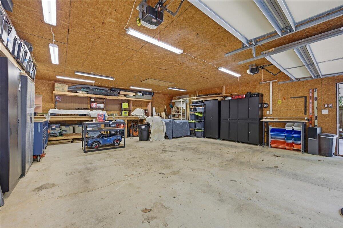 ROBLEDAL ESTATES - Residential