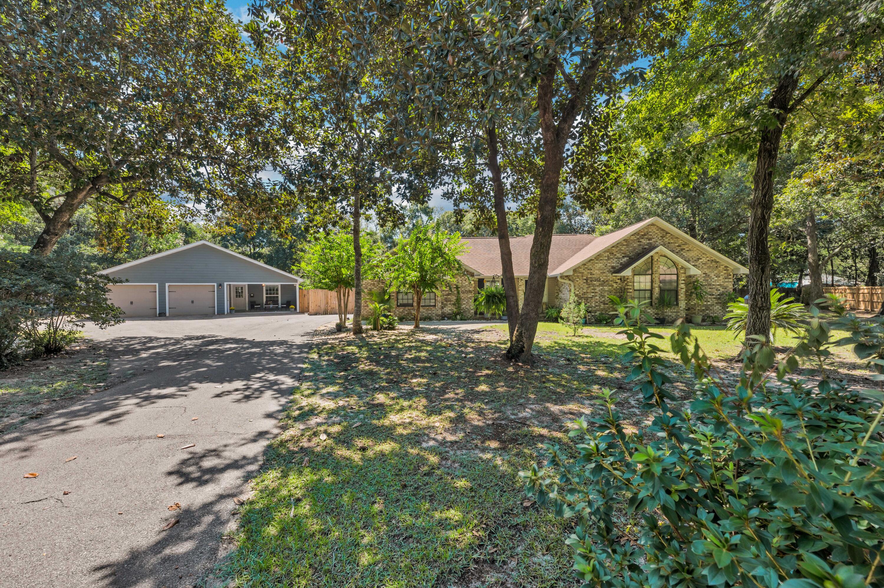 ROBLEDAL ESTATES - Residential