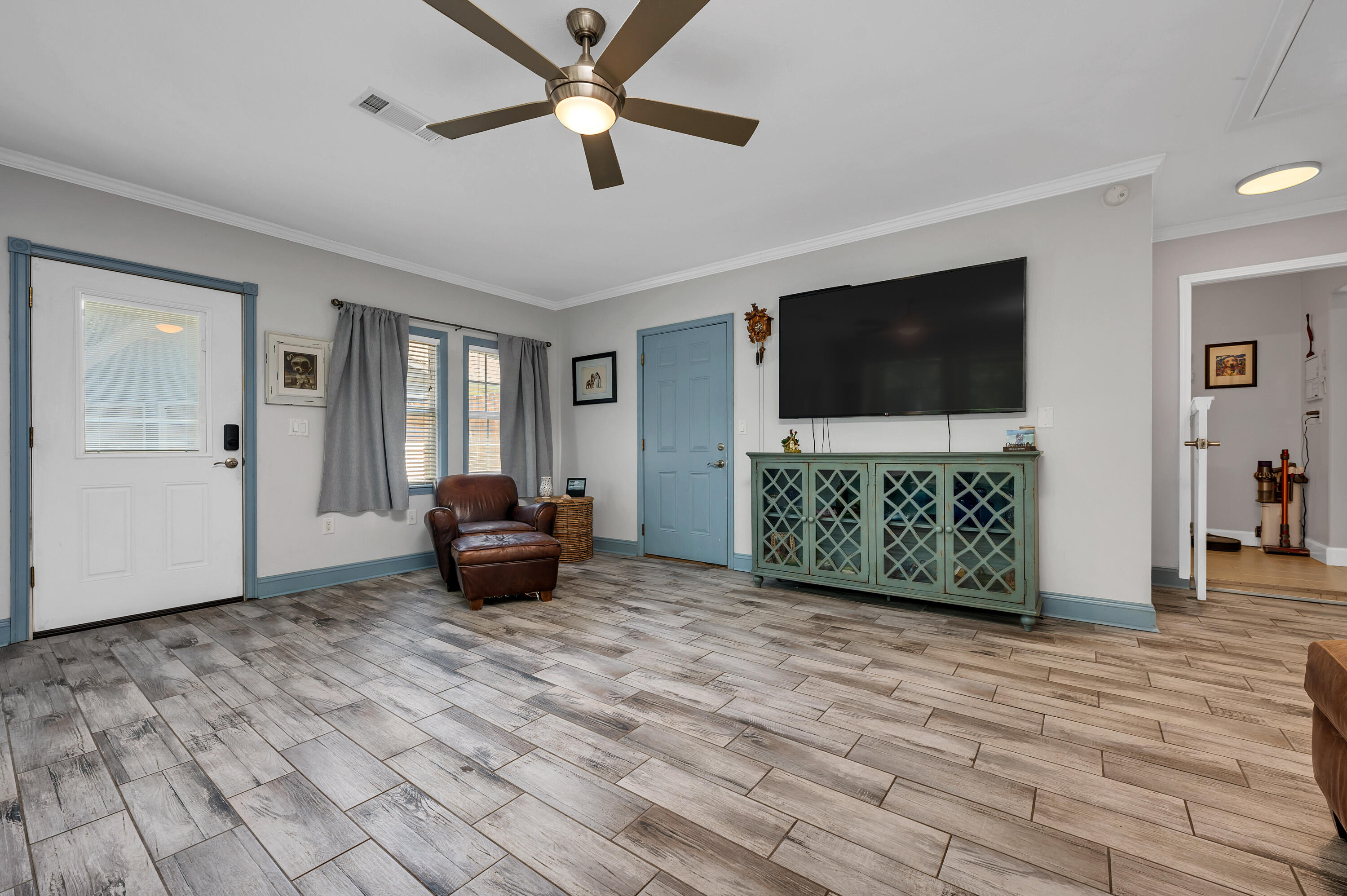 ROBLEDAL ESTATES - Residential