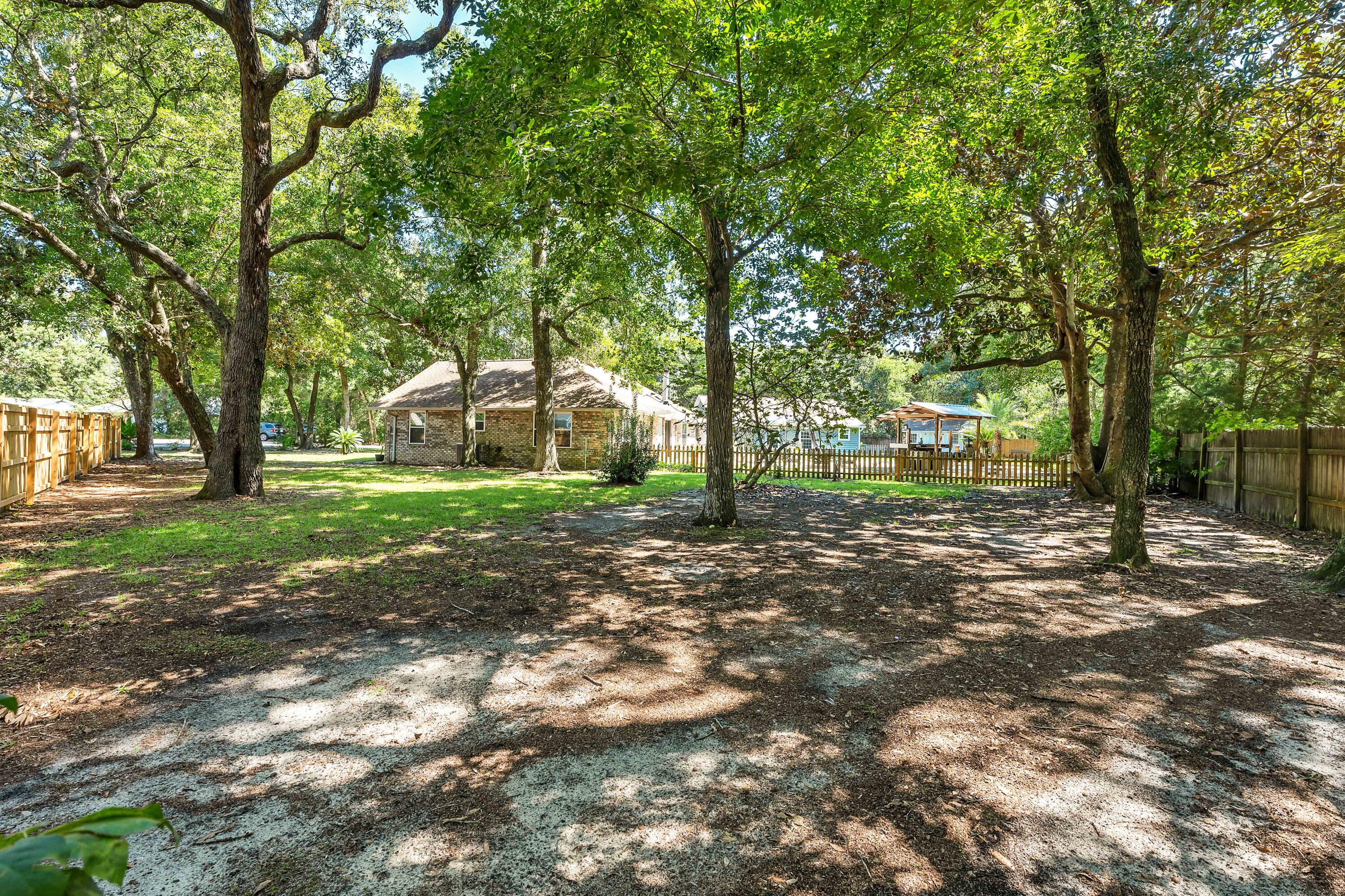 ROBLEDAL ESTATES - Residential