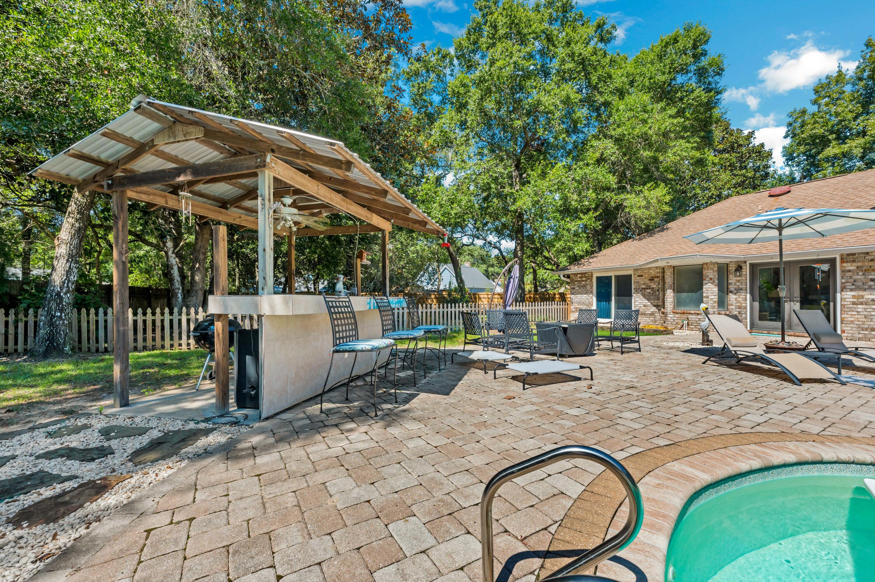 ROBLEDAL ESTATES - Residential