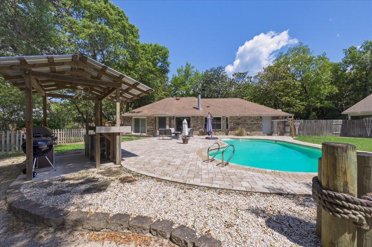 ROBLEDAL ESTATES - Residential