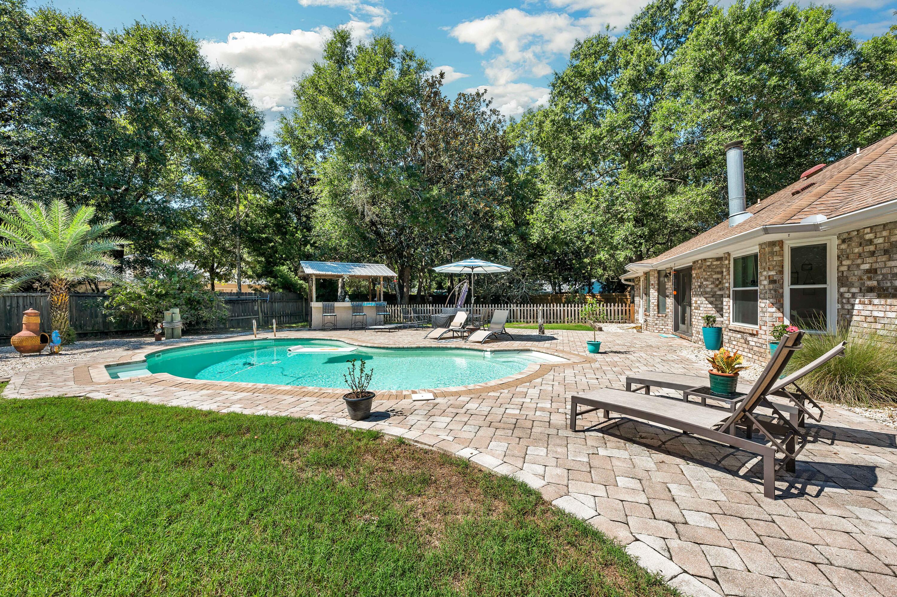 ROBLEDAL ESTATES - Residential