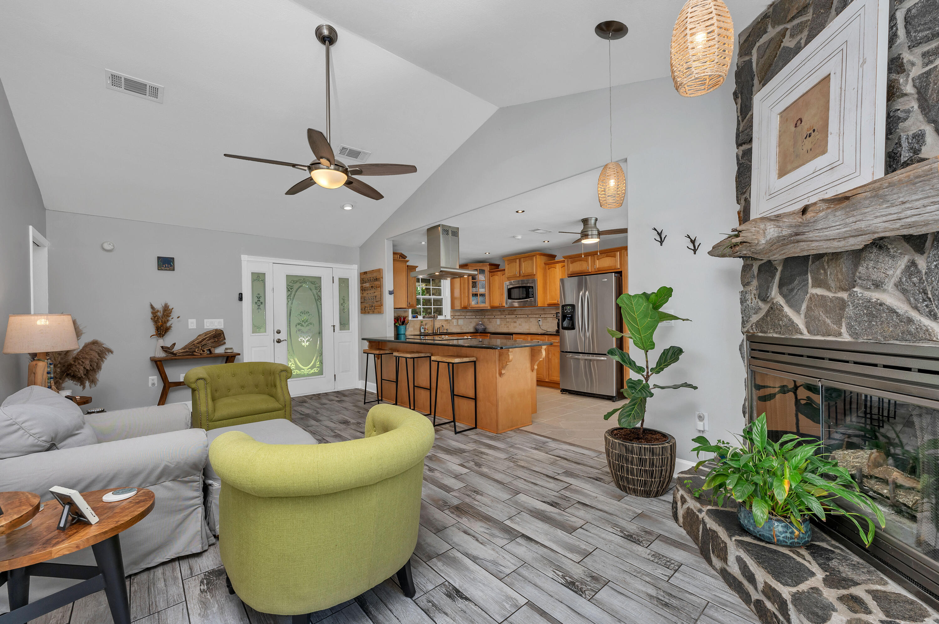 ROBLEDAL ESTATES - Residential