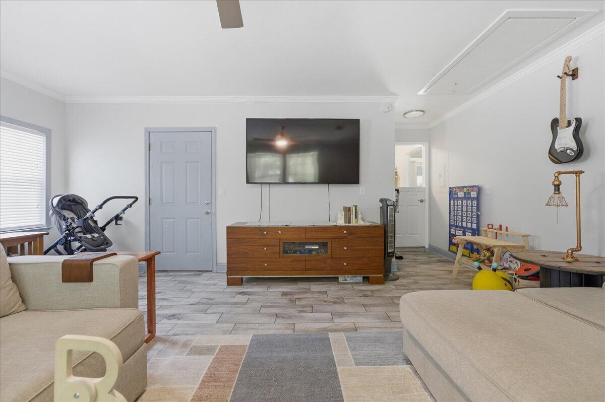 ROBLEDAL ESTATES - Residential