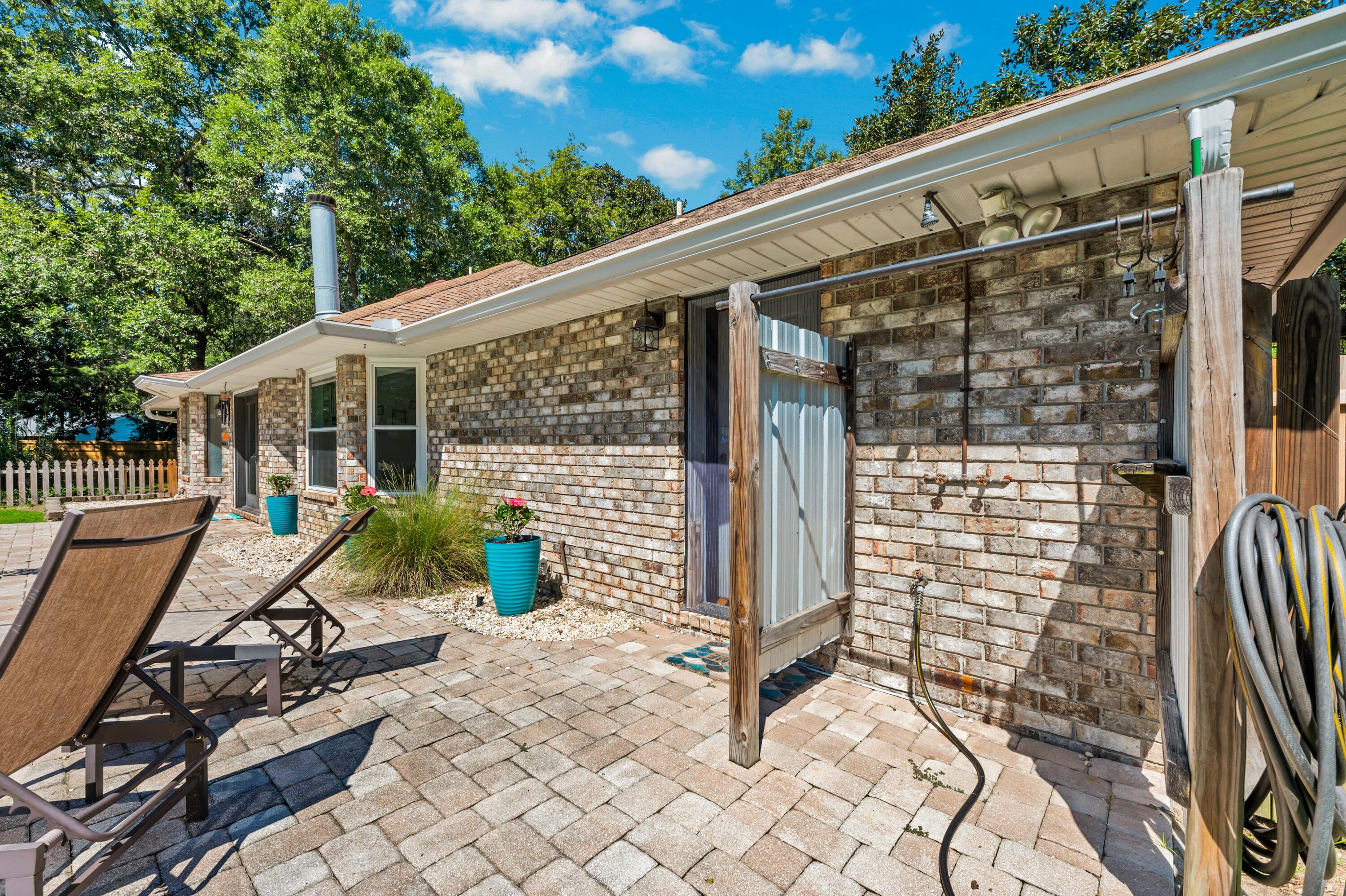 ROBLEDAL ESTATES - Residential