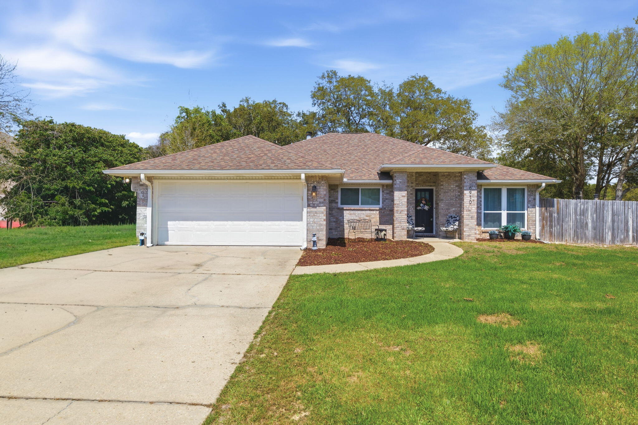 ROBLEDAL ESTATES - Residential