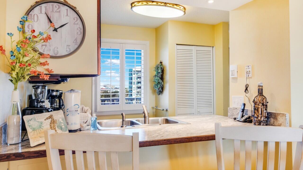 ISLANDER CONDO PH 2 - Residential