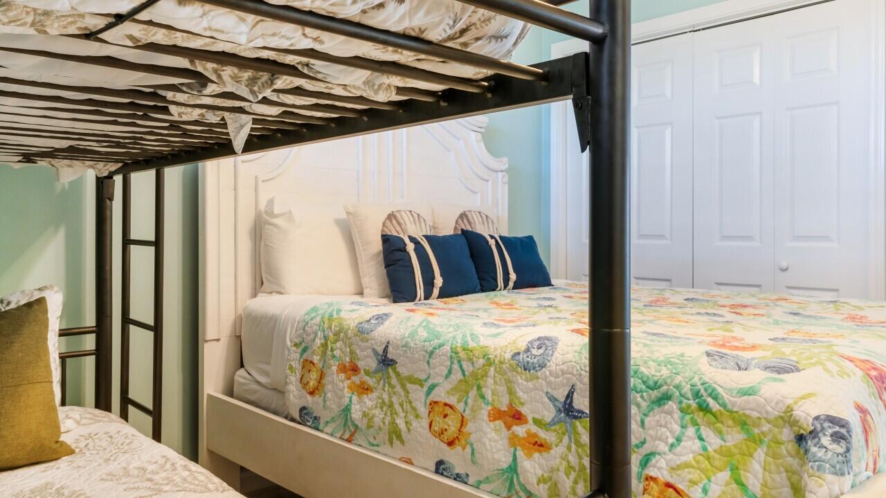 ISLANDER CONDO PH 2 - Residential