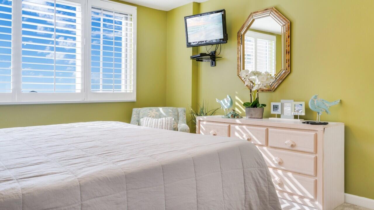 ISLANDER CONDO PH 2 - Residential